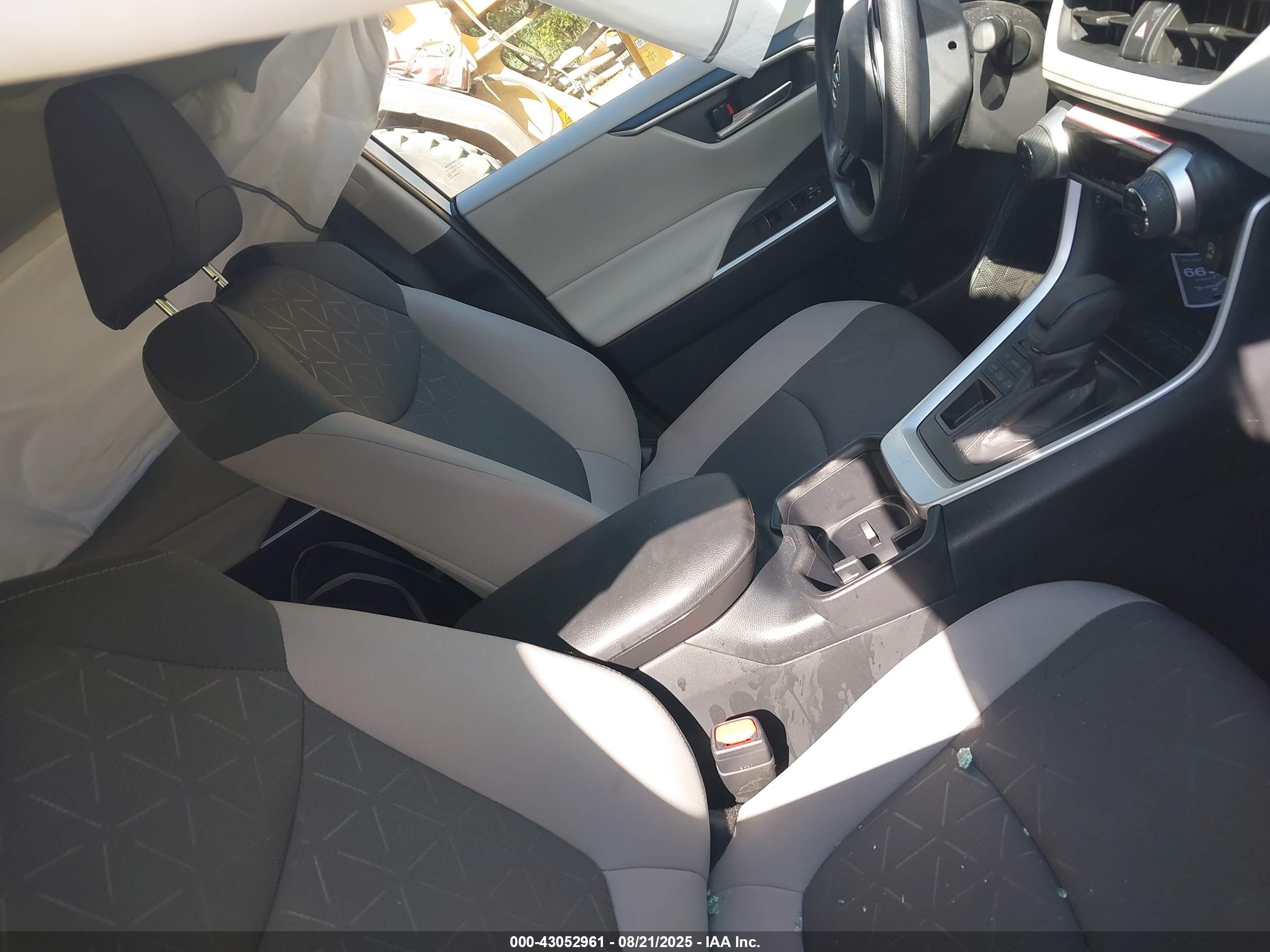 TOYOTA RAV4 image 5