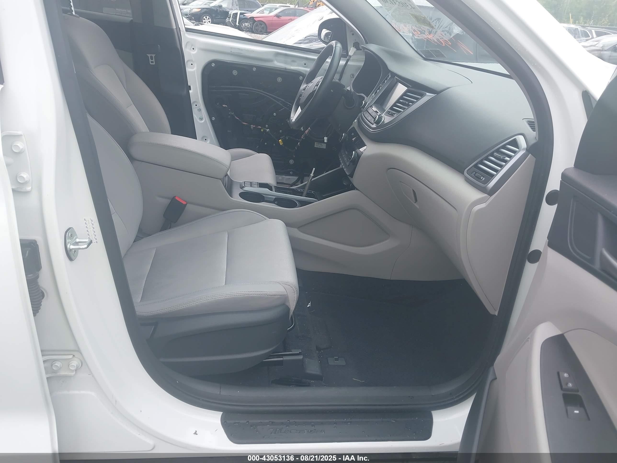 HYUNDAI TUCSON image 5