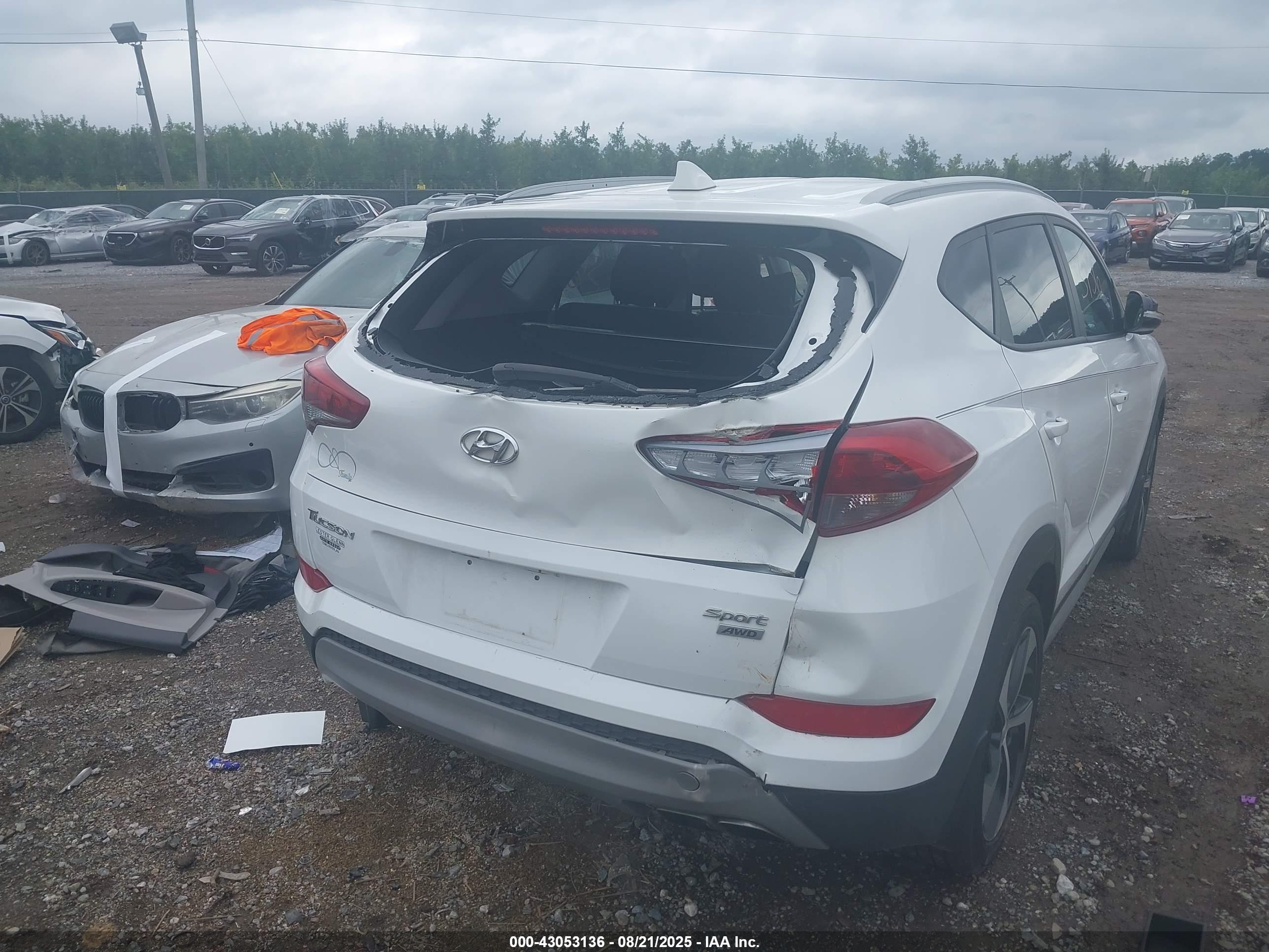 HYUNDAI TUCSON image 6