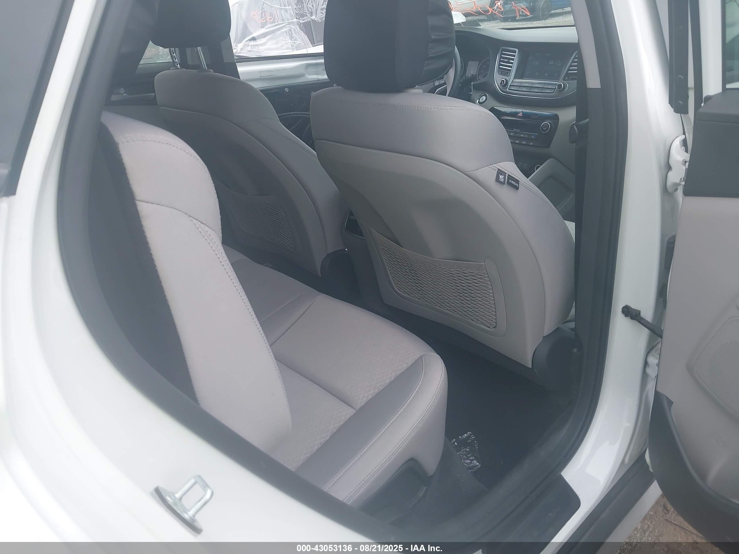HYUNDAI TUCSON image 8