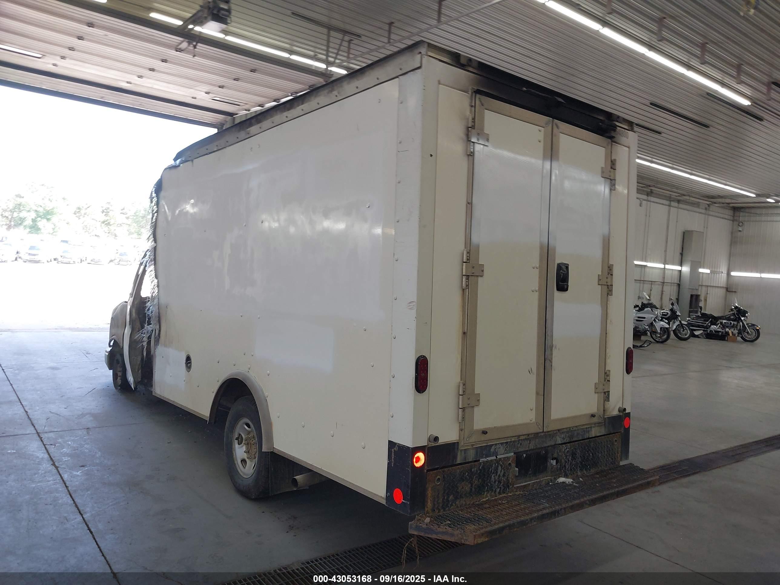GMC SAVANA image 4