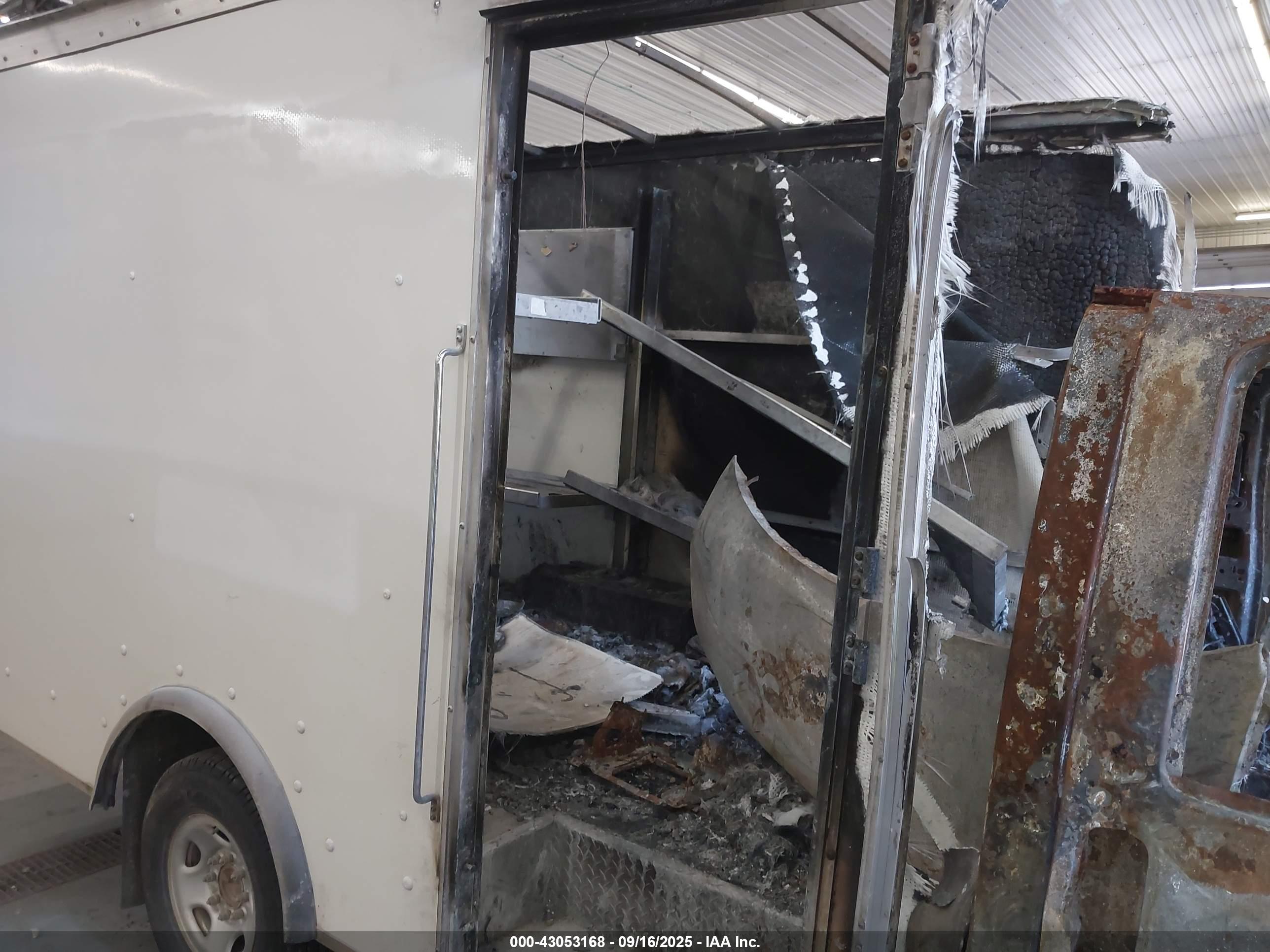 GMC SAVANA image 7