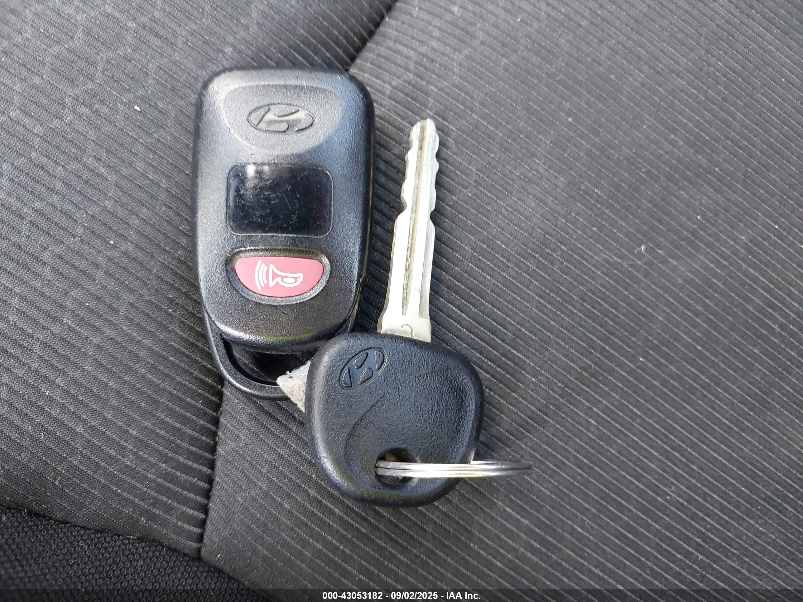 HYUNDAI ELANTRA image 11
