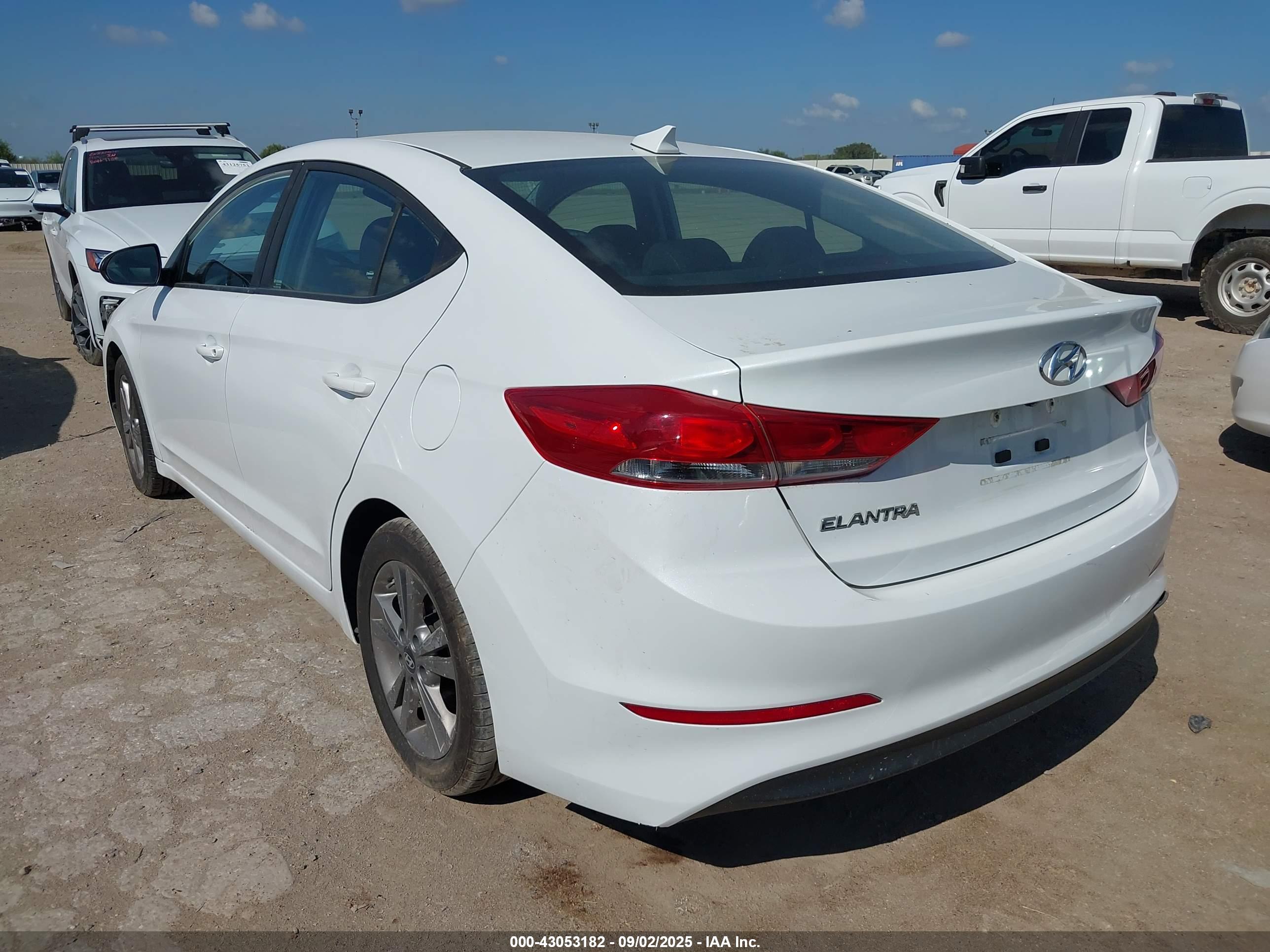 HYUNDAI ELANTRA image 3
