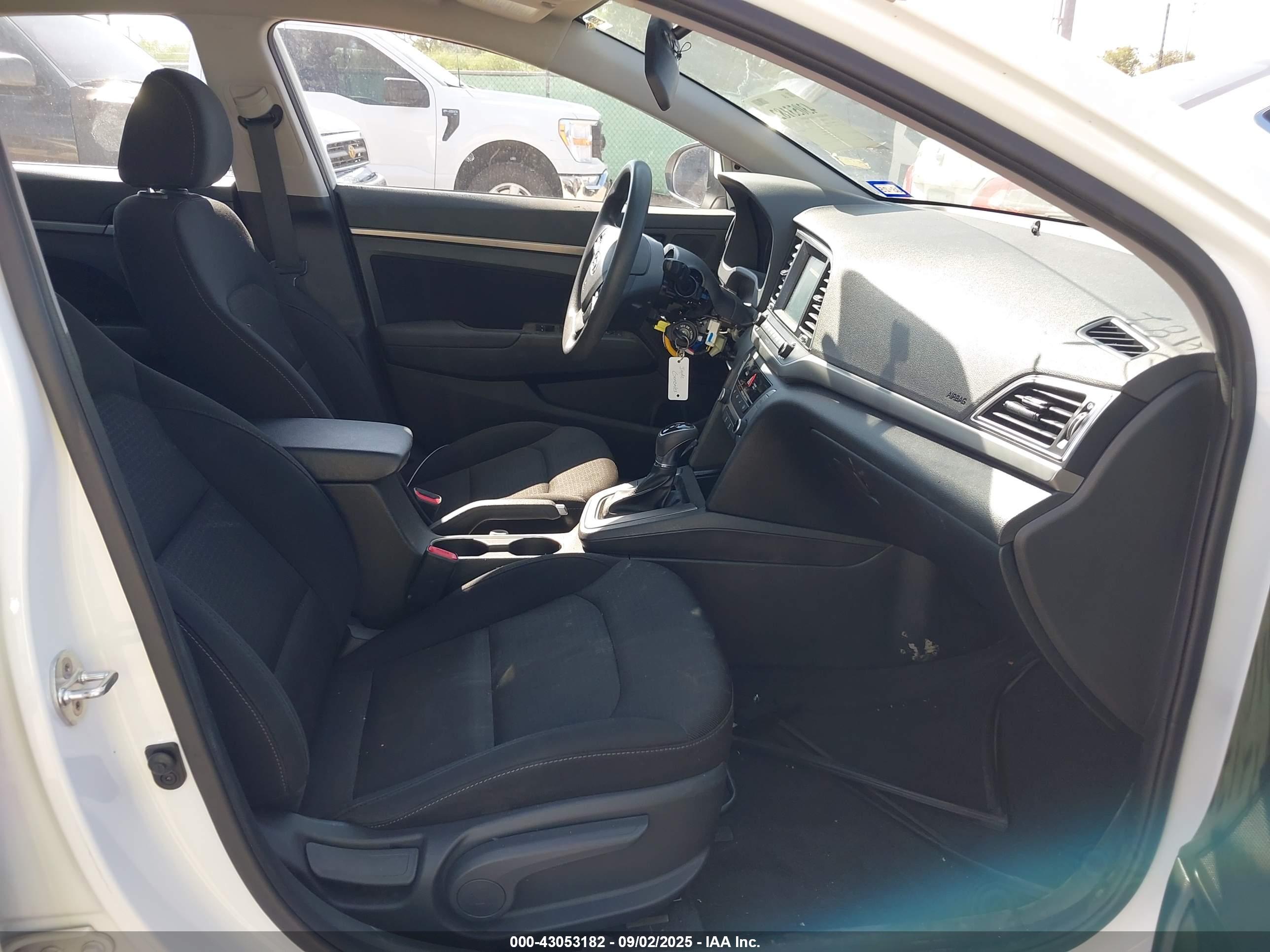 HYUNDAI ELANTRA image 5