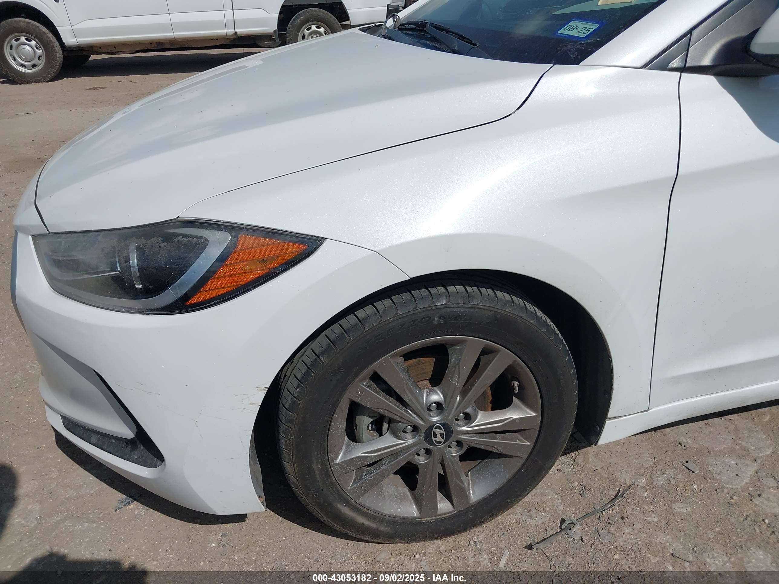 HYUNDAI ELANTRA image 6