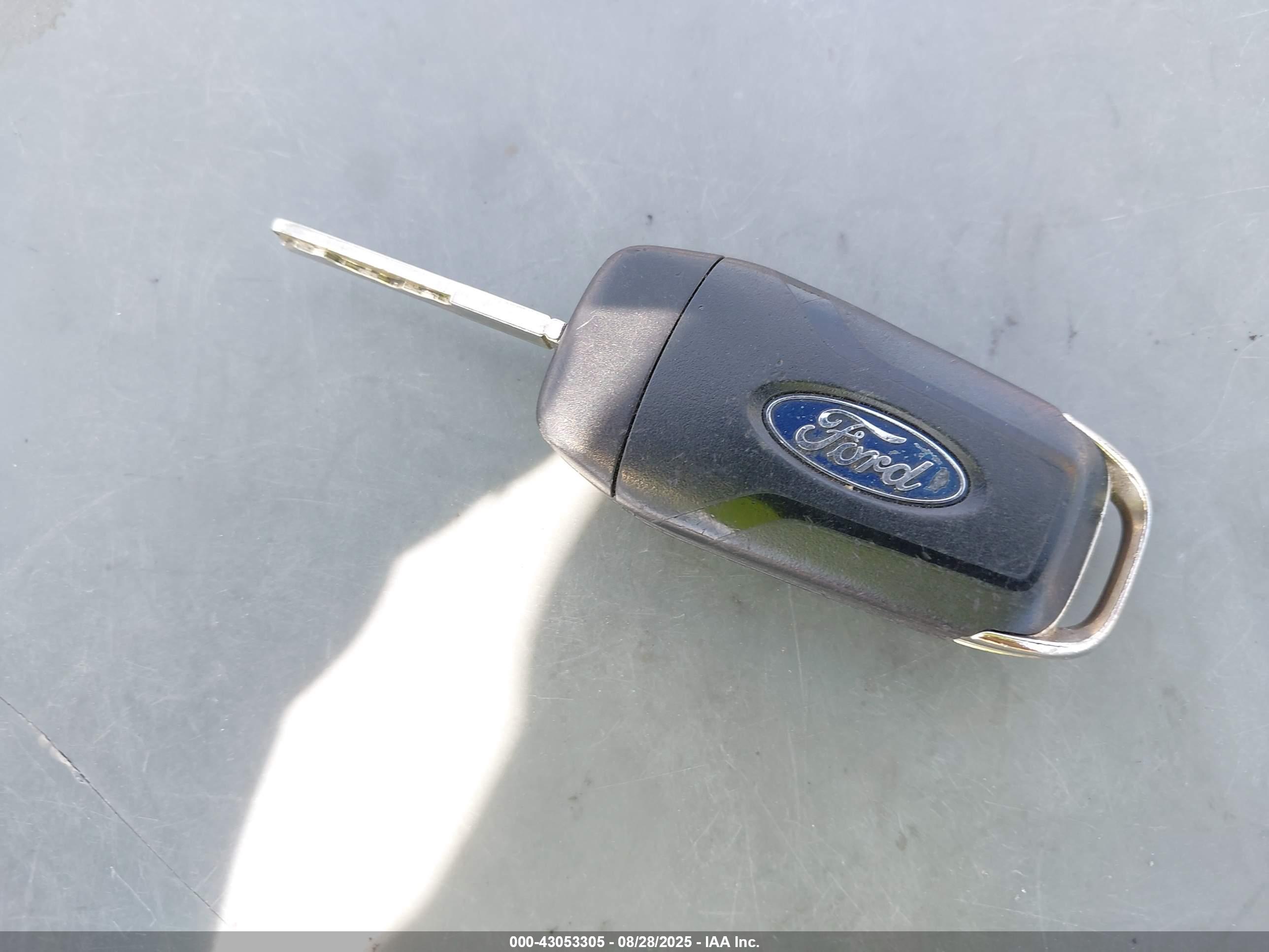 FORD FUSION image 11