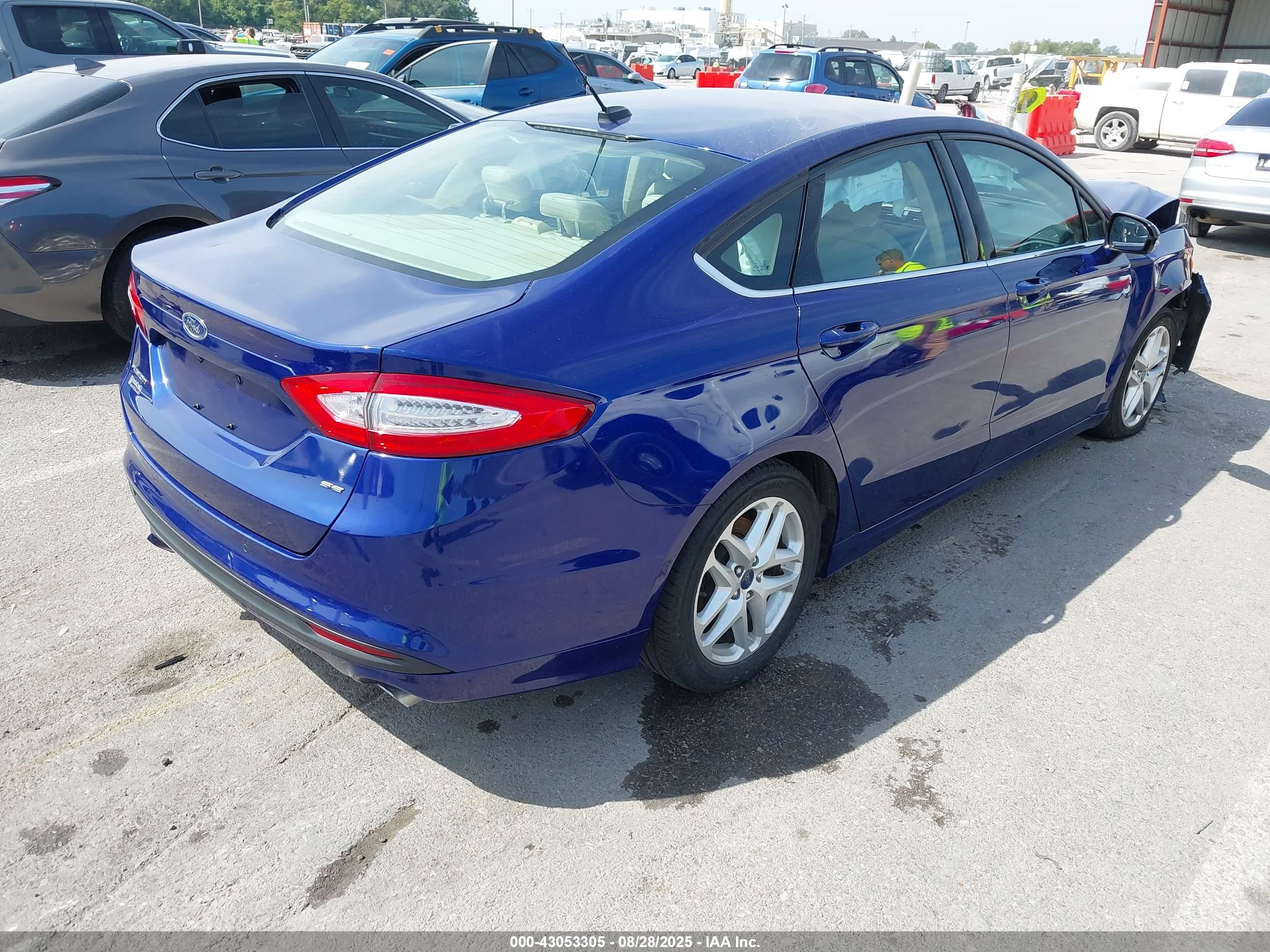 FORD FUSION image 4