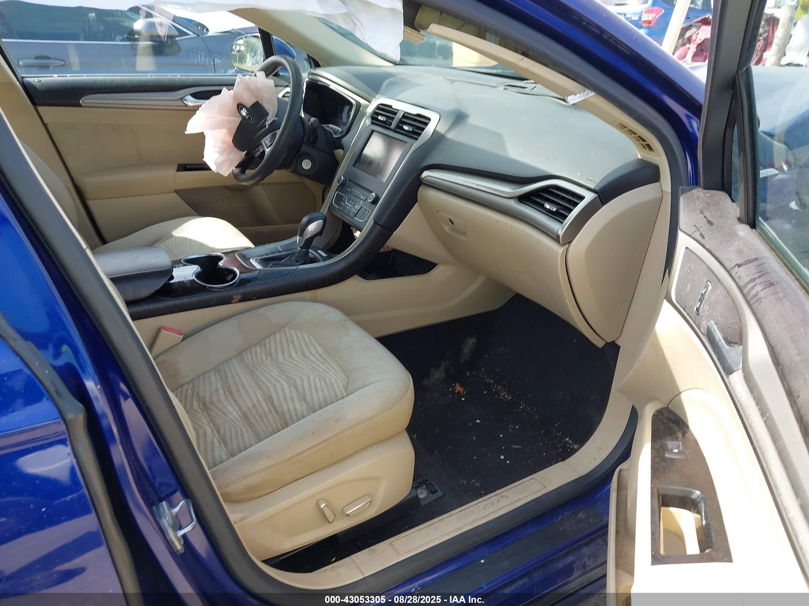 FORD FUSION image 5