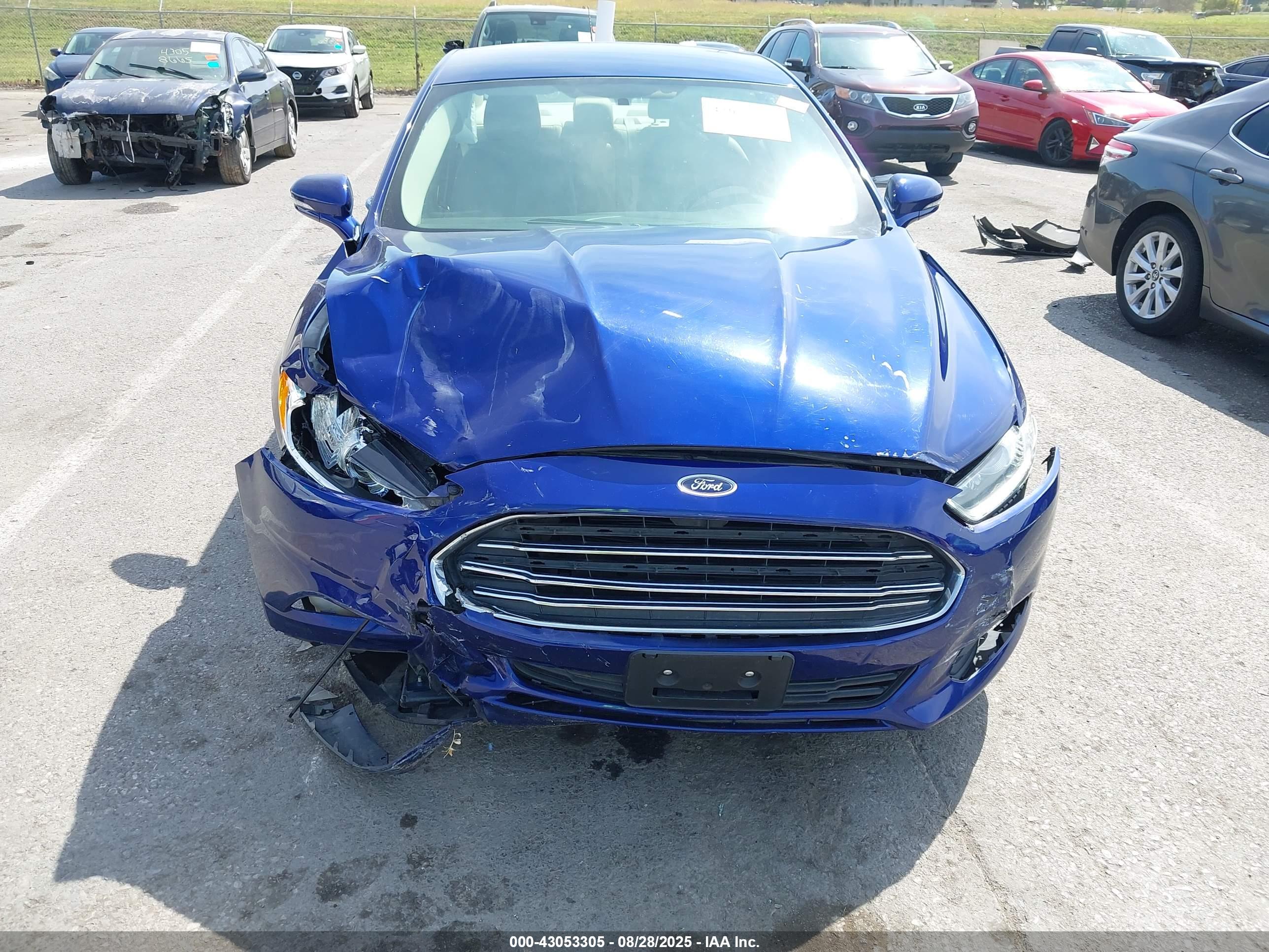 FORD FUSION image 6