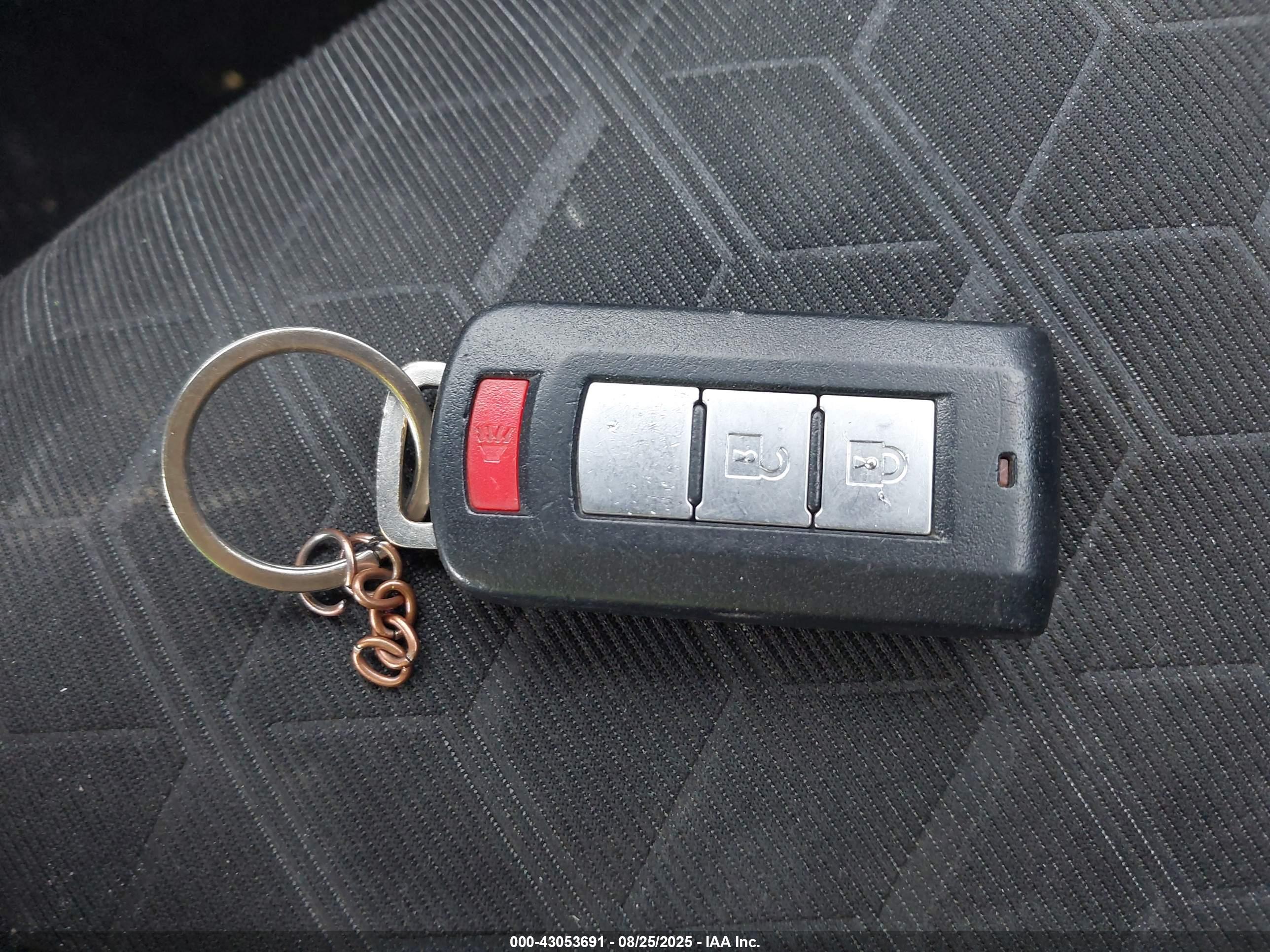 MITSUBISHI OUTLANDER image 11
