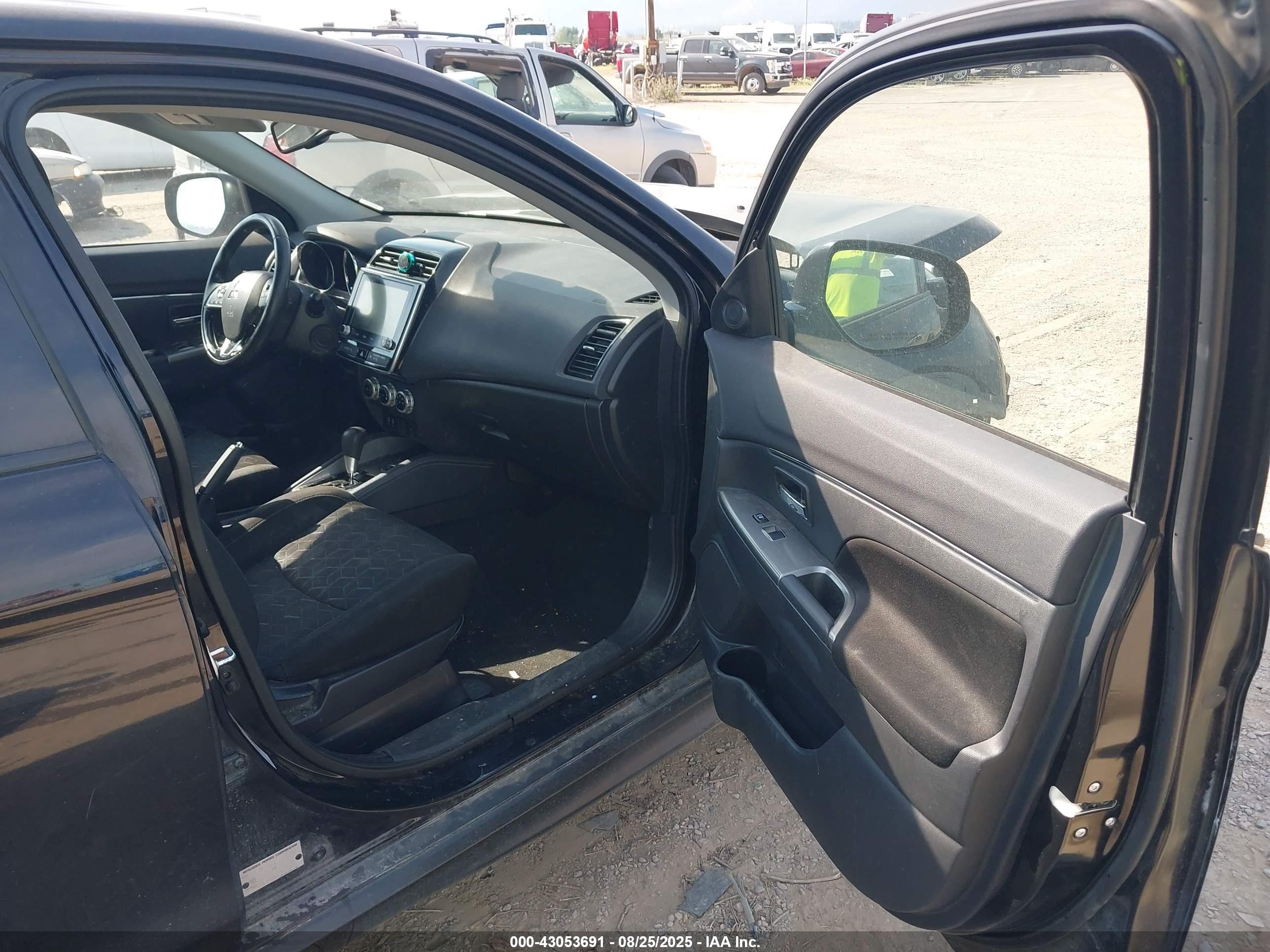 MITSUBISHI OUTLANDER image 5