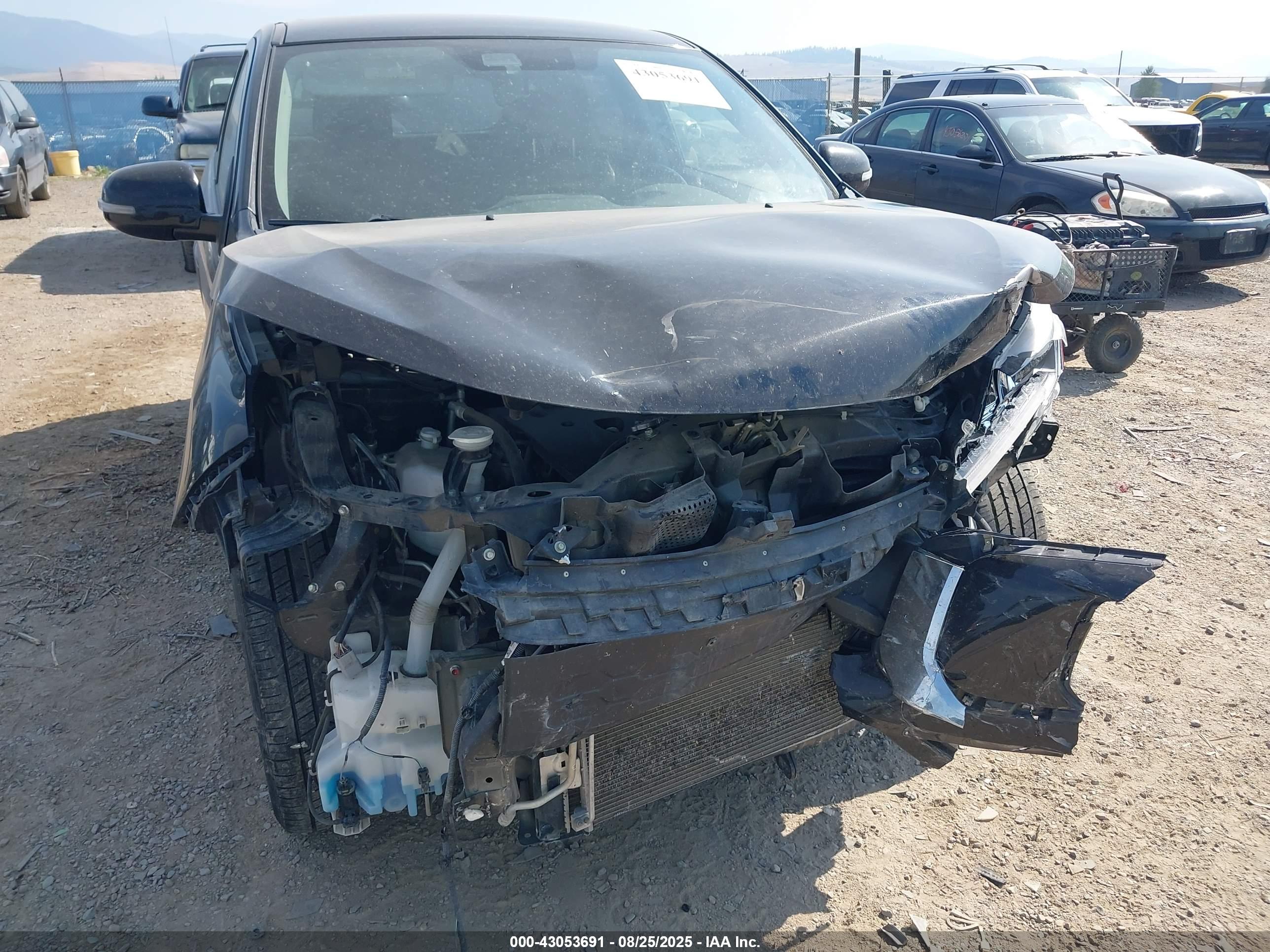 MITSUBISHI OUTLANDER image 6