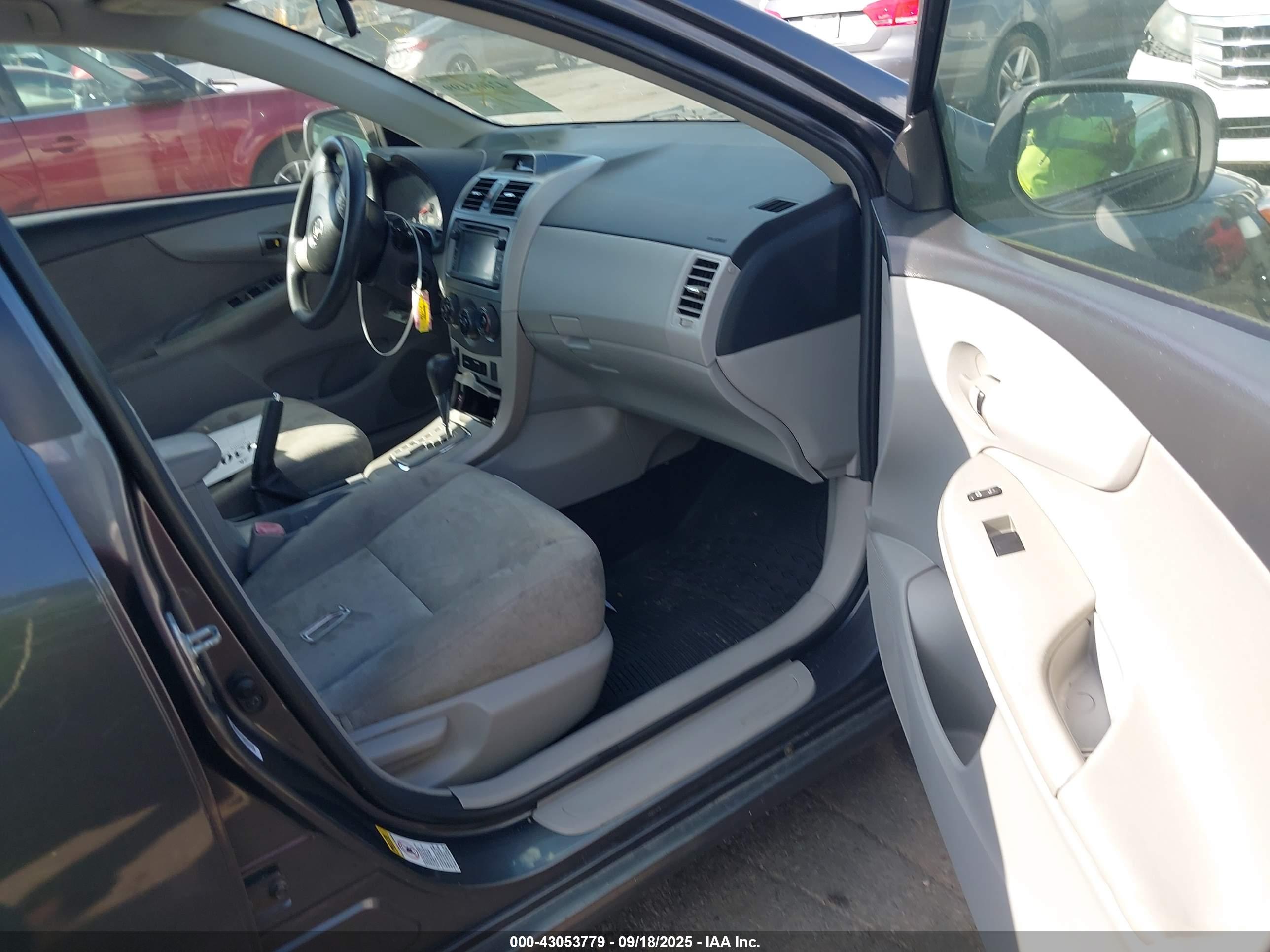 TOYOTA COROLLA image 5