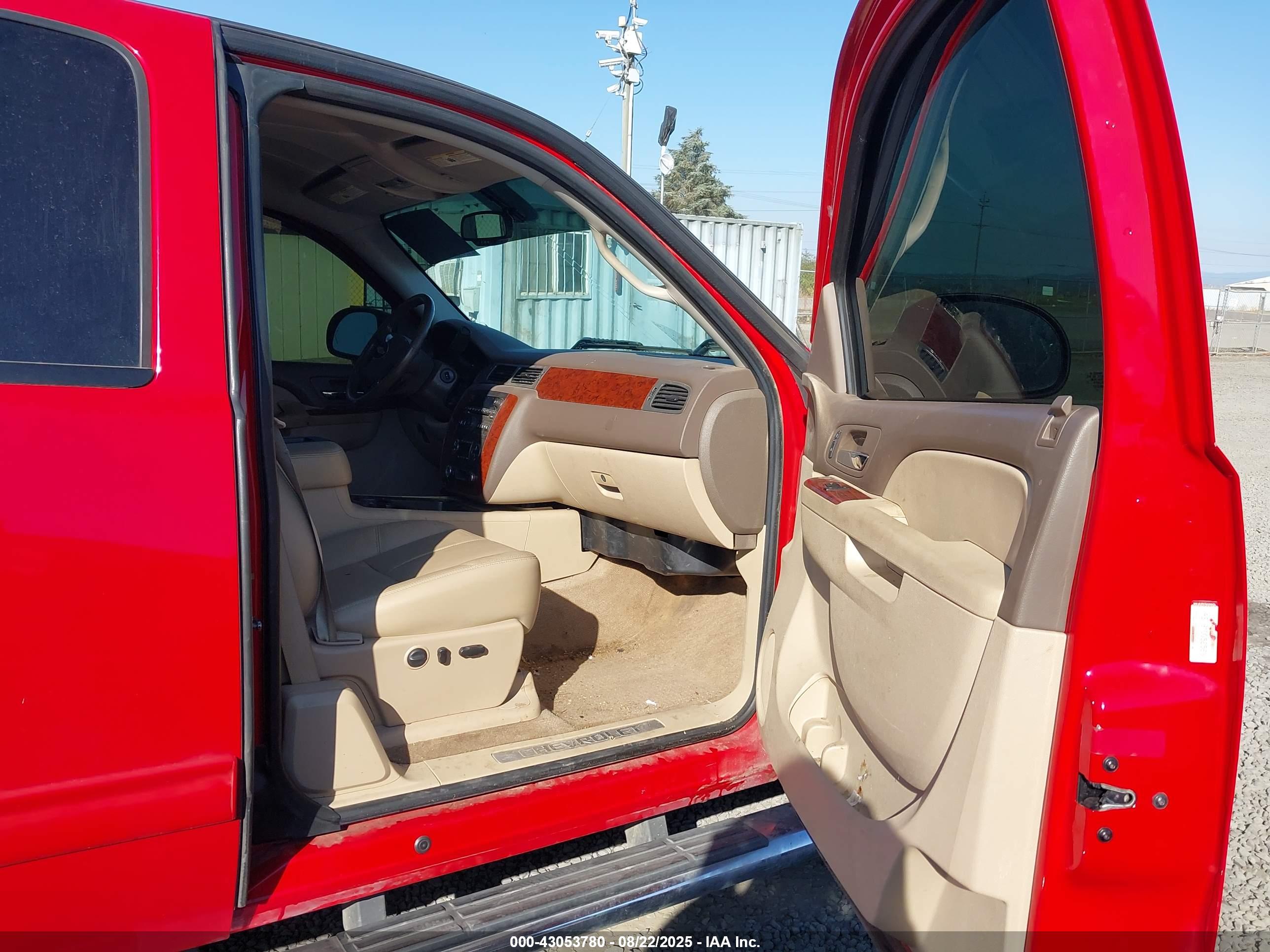 CHEVROLET SILVERADO image 5
