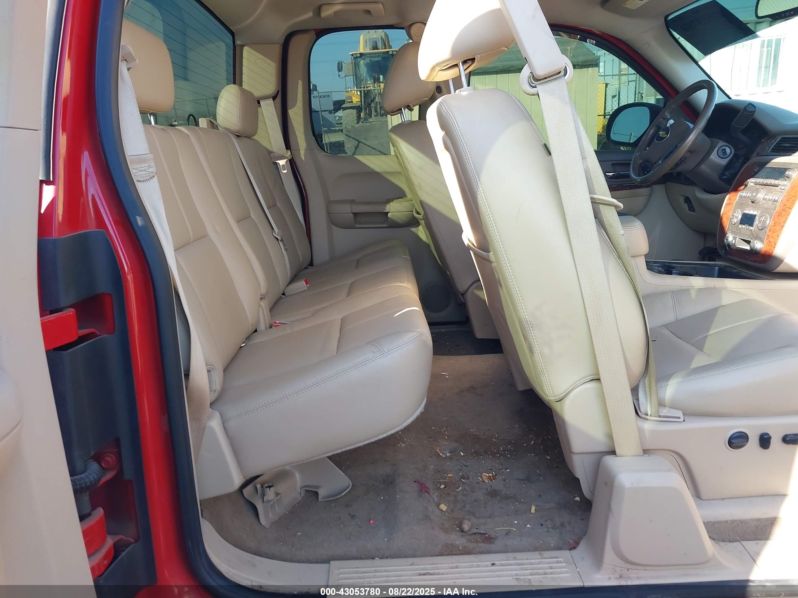 CHEVROLET SILVERADO image 8