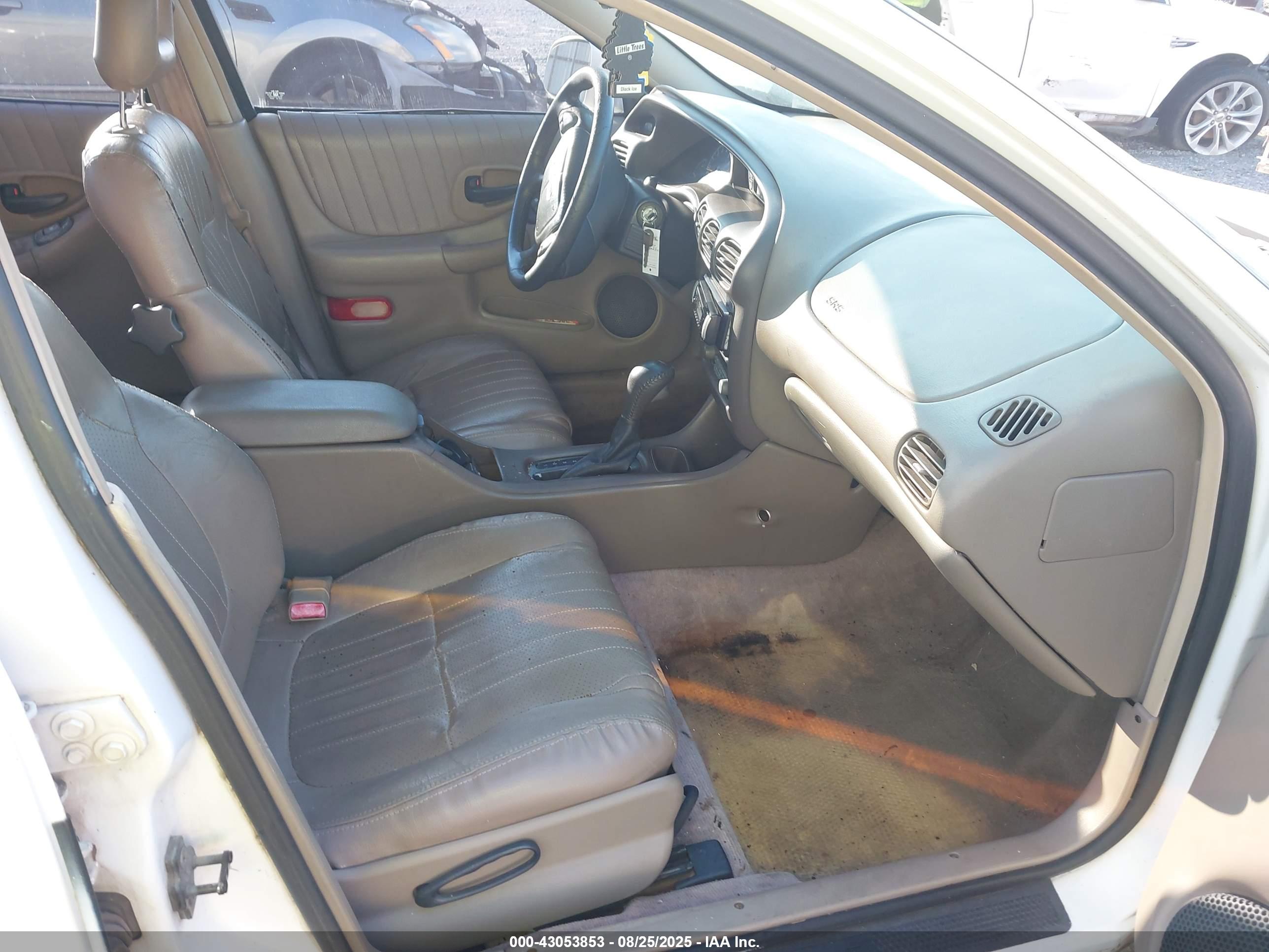 PONTIAC GRAND image 5