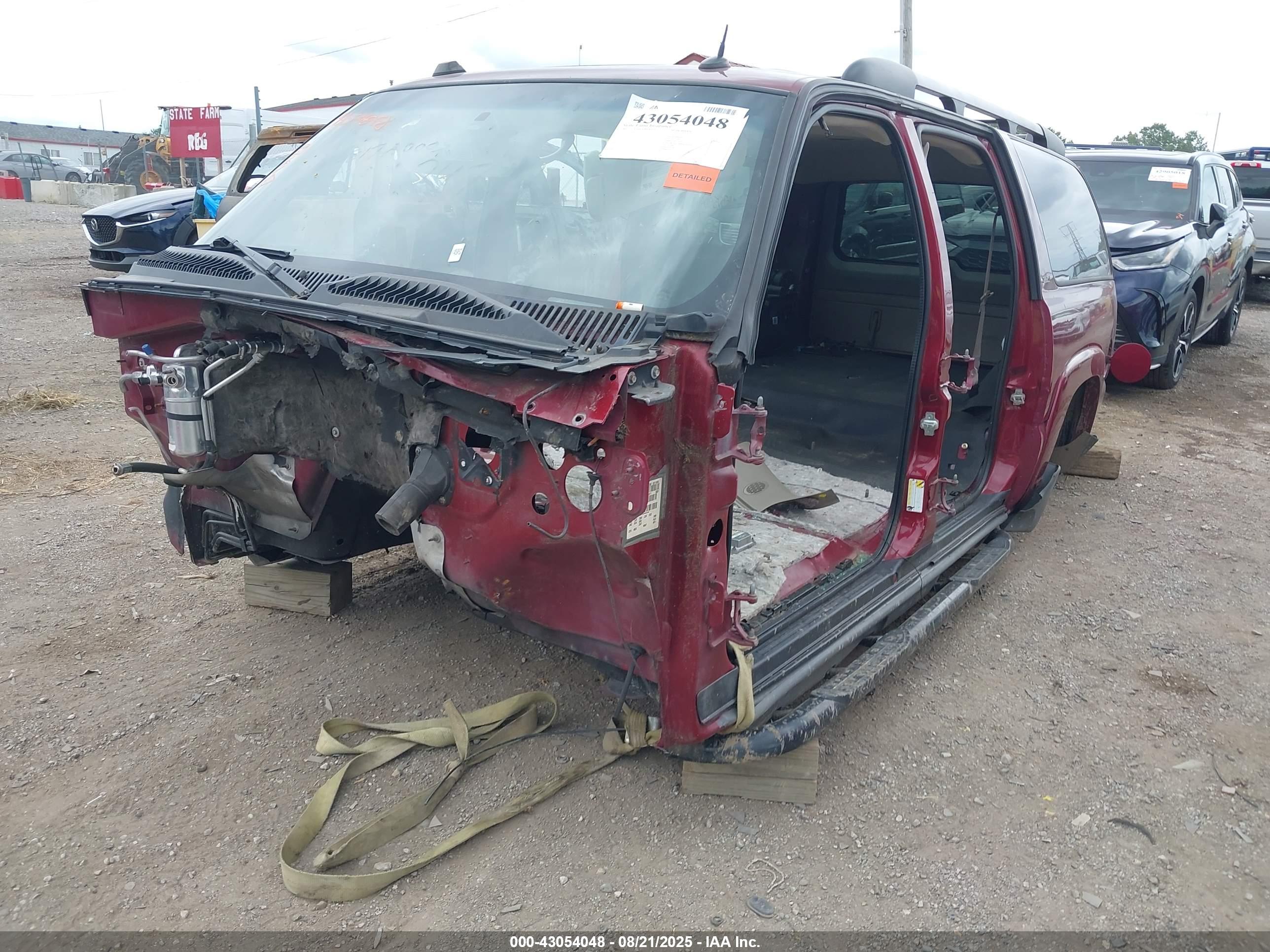 CHEVROLET SUBURBAN image 2