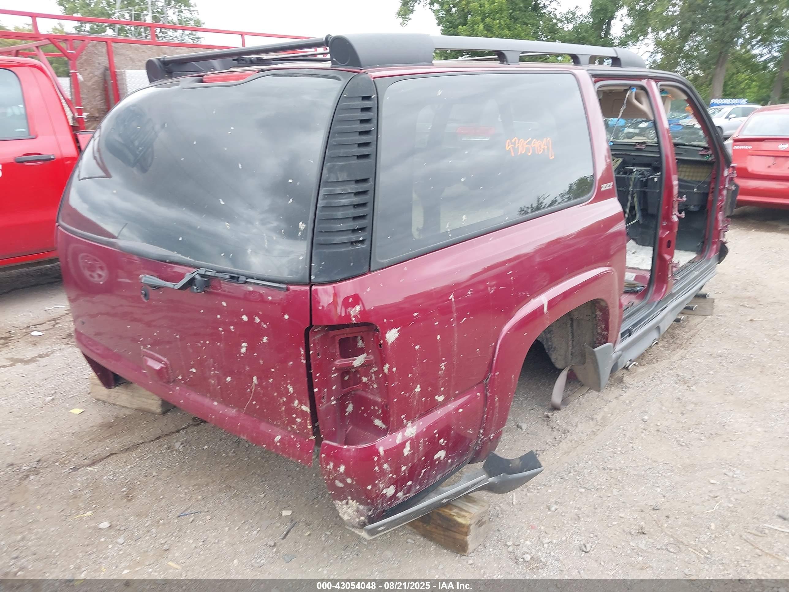 CHEVROLET SUBURBAN image 4
