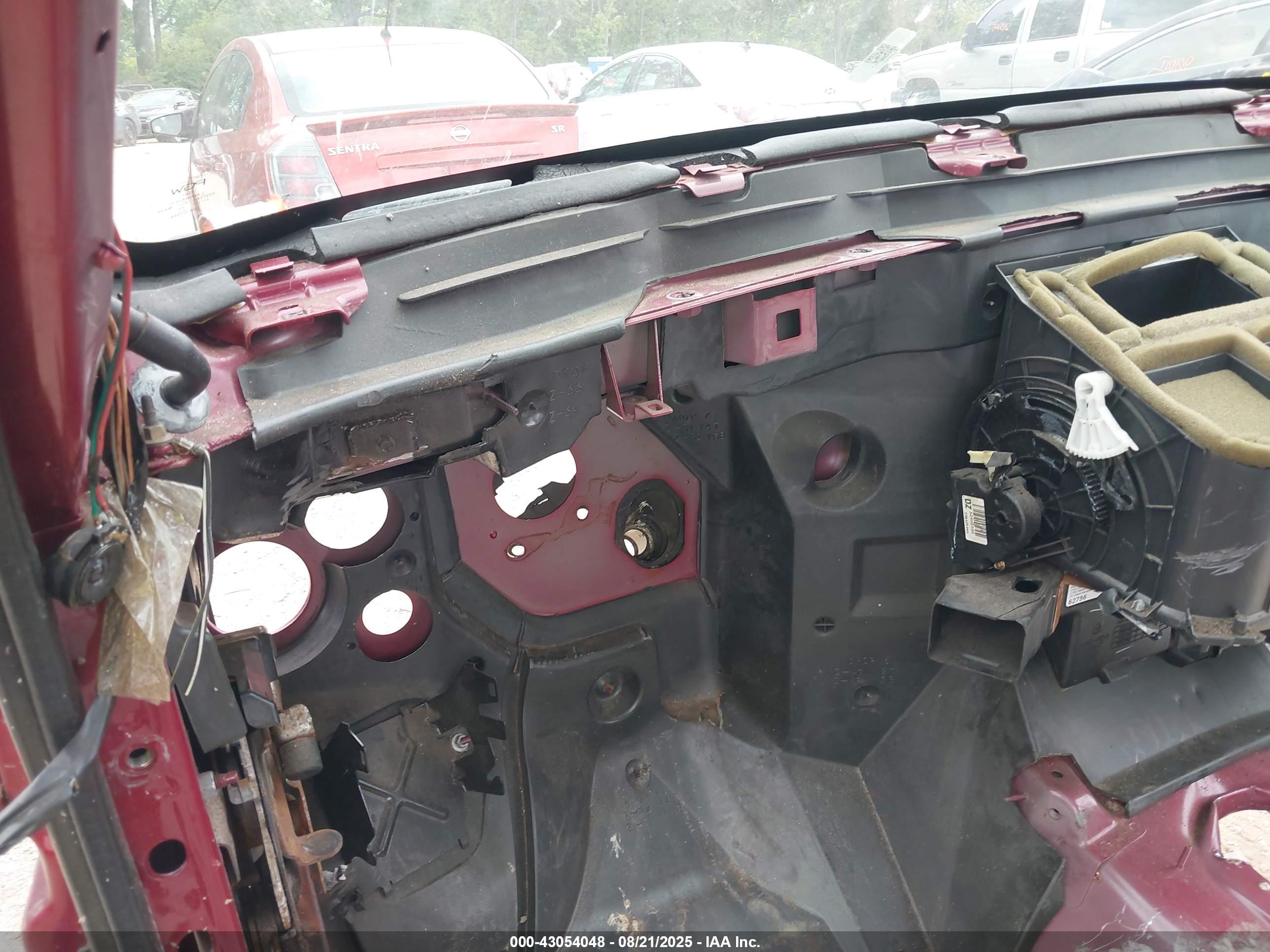 CHEVROLET SUBURBAN image 7