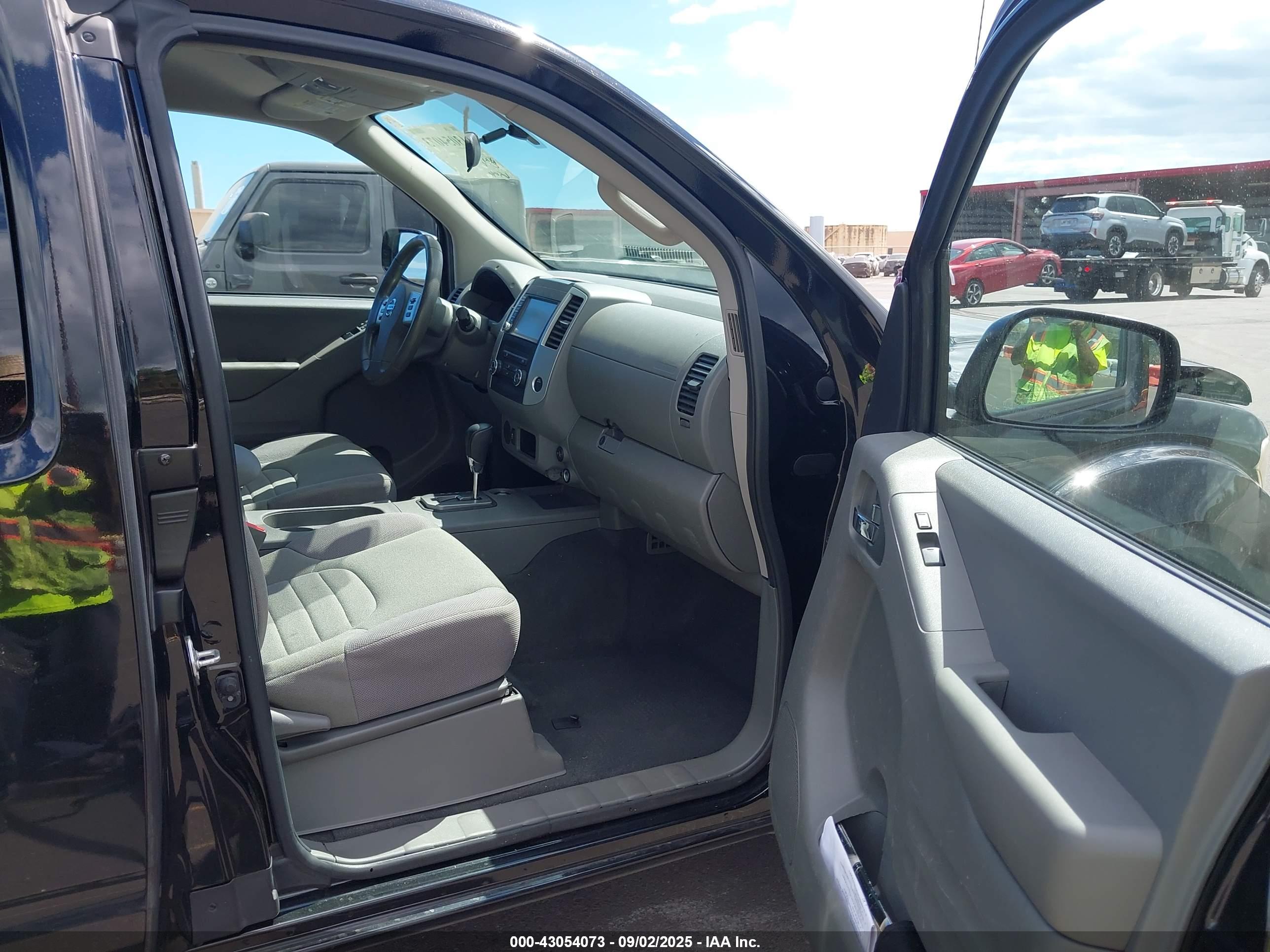 NISSAN FRONTIER image 5