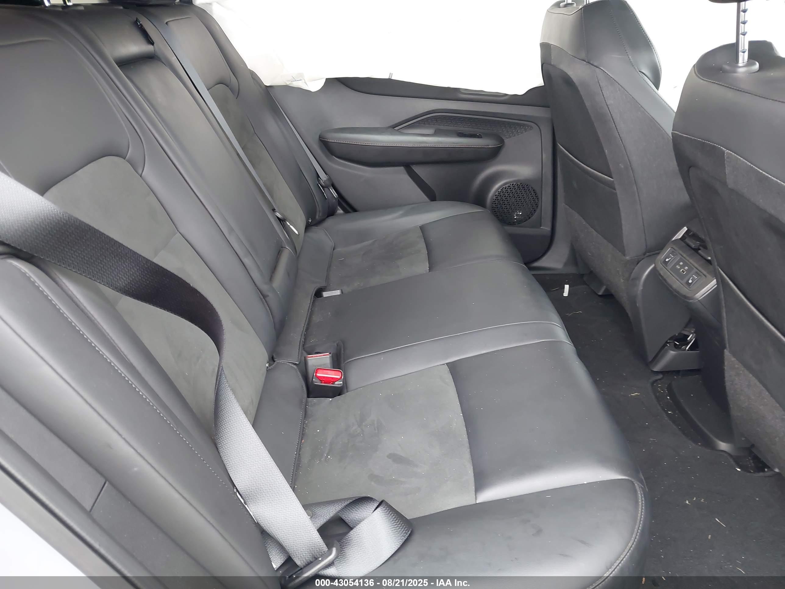 NISSAN ARIYA image 8