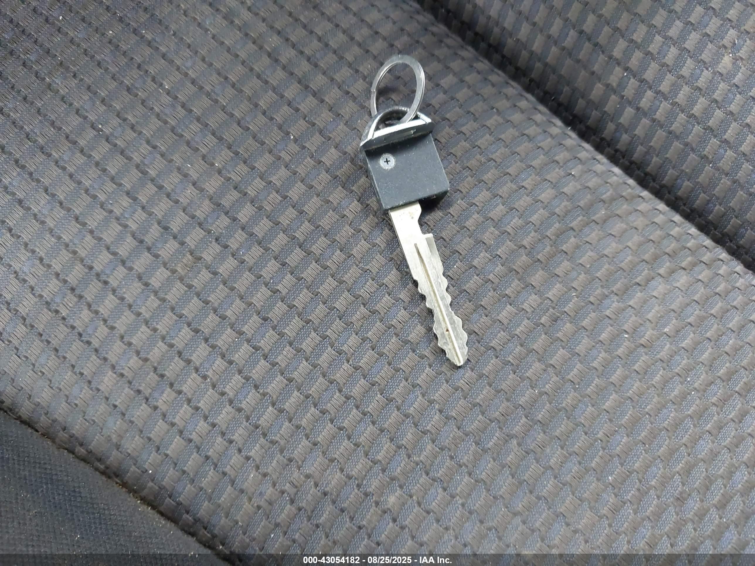 NISSAN VERSA image 11
