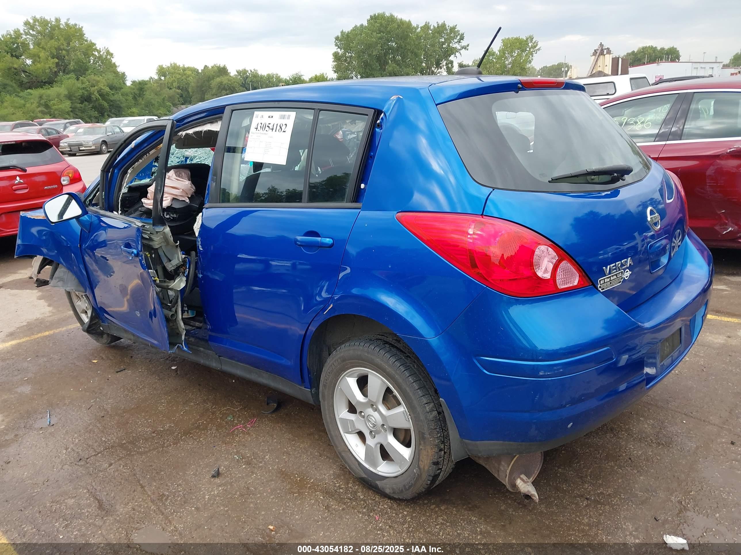 NISSAN VERSA image 3