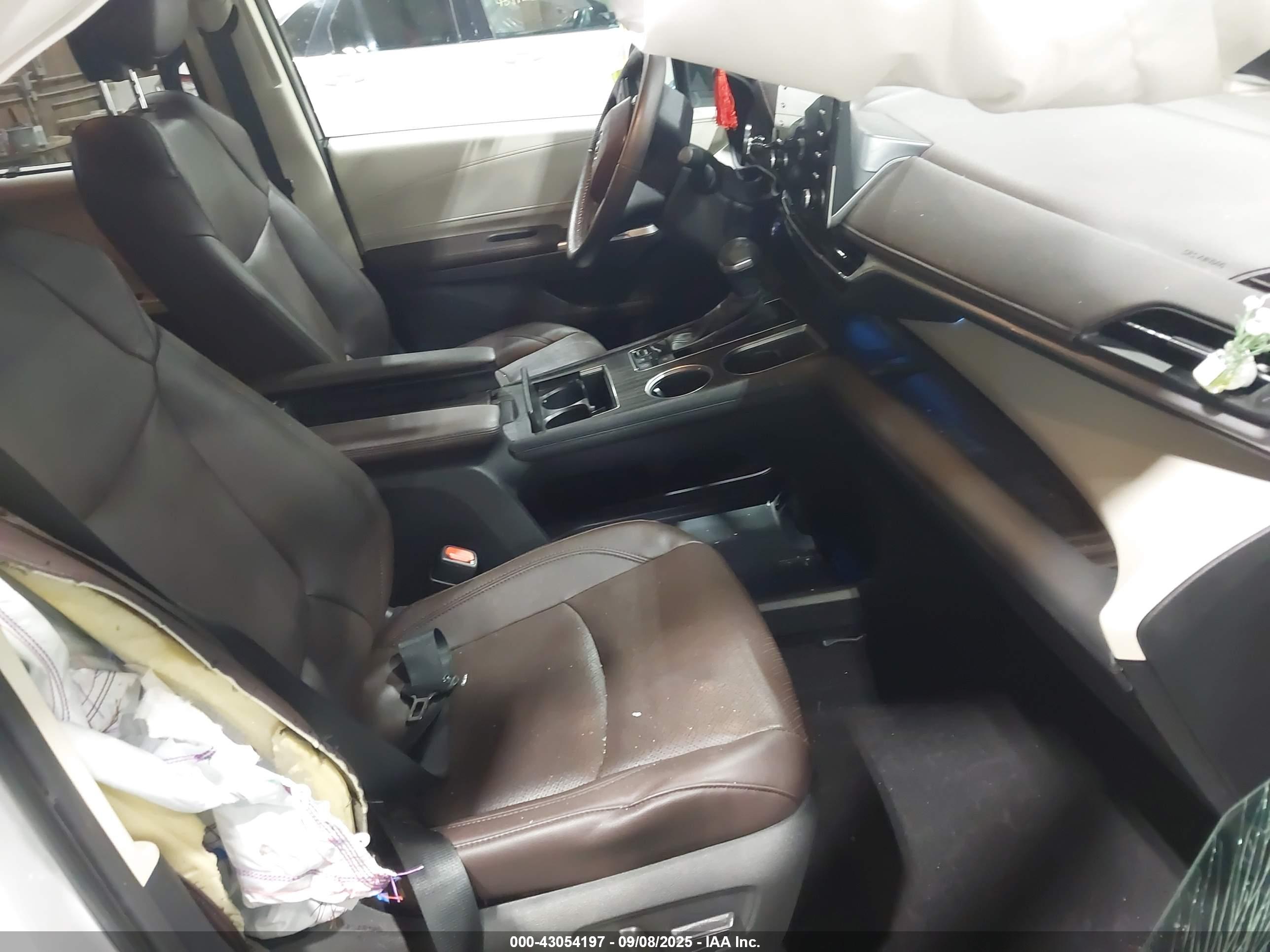 TOYOTA SIENNA image 5