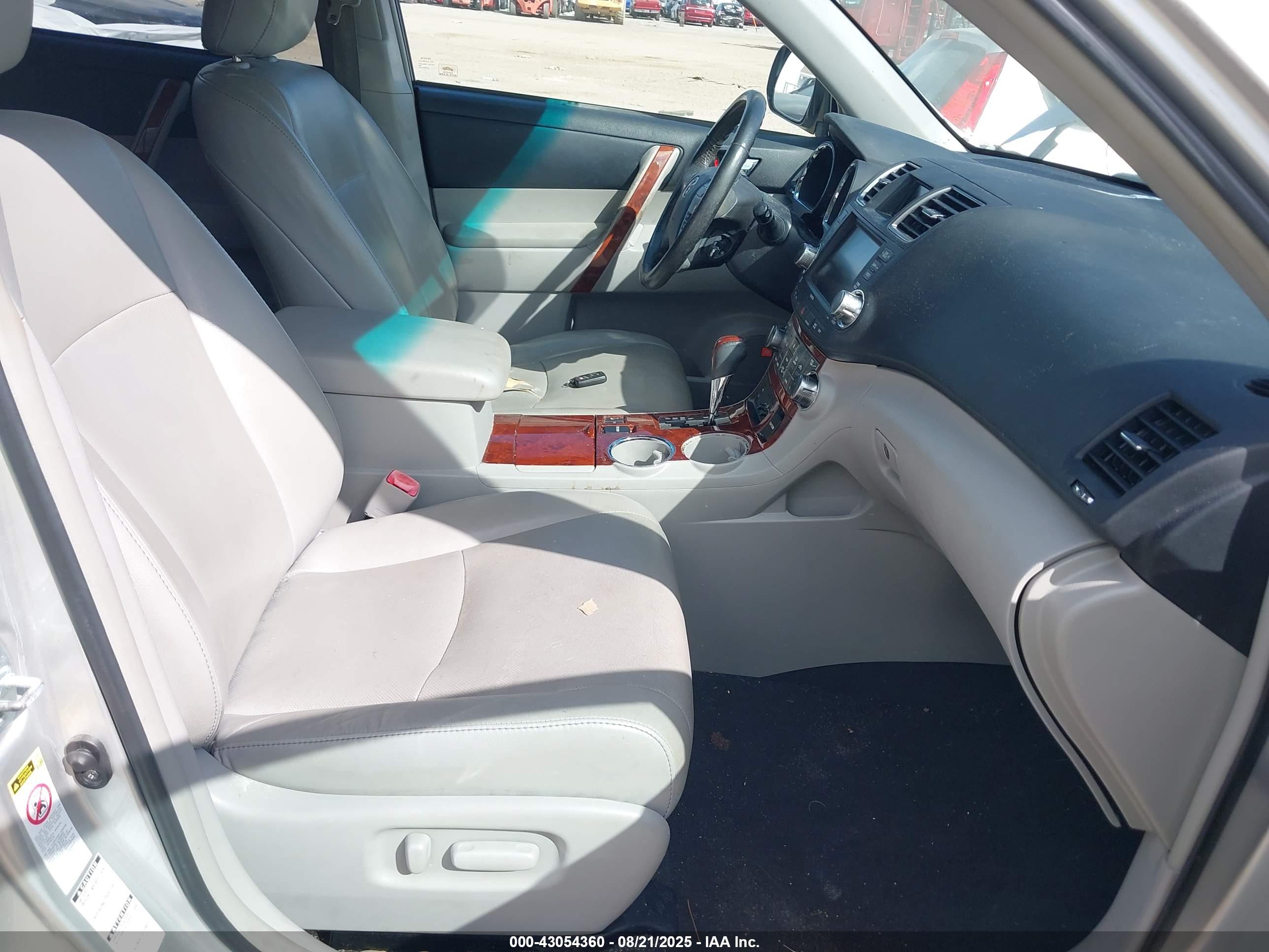 TOYOTA HIGHLANDER image 5