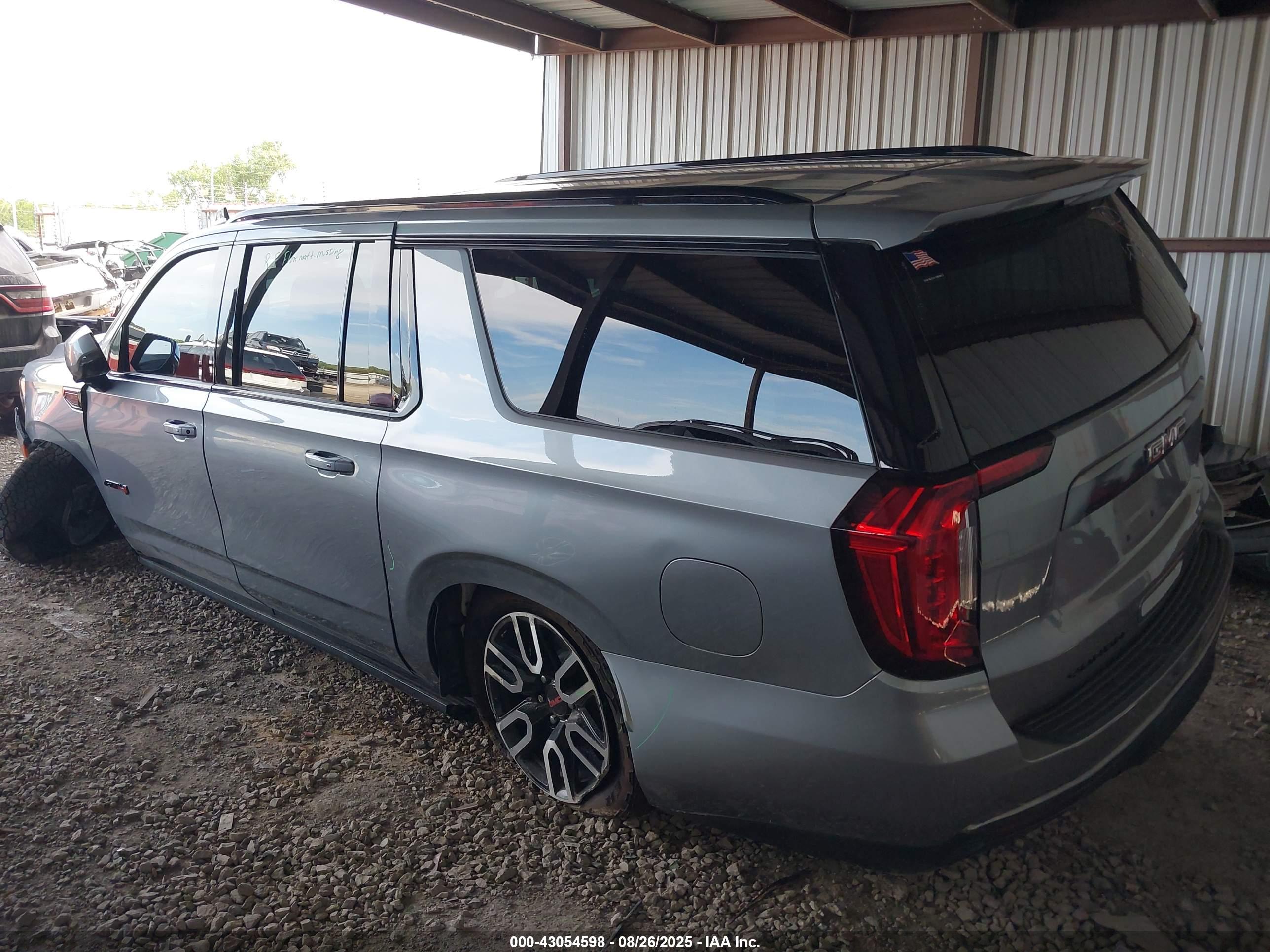 GMC YUKON image 3