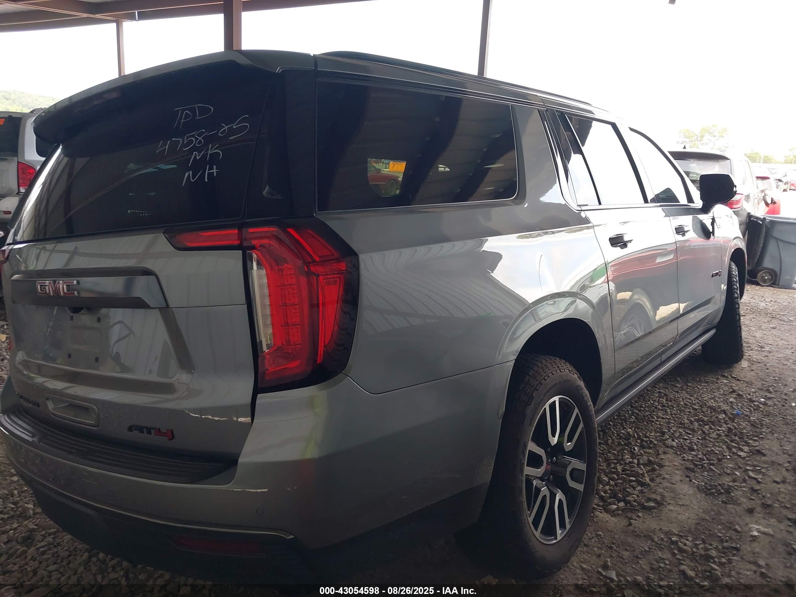GMC YUKON image 4
