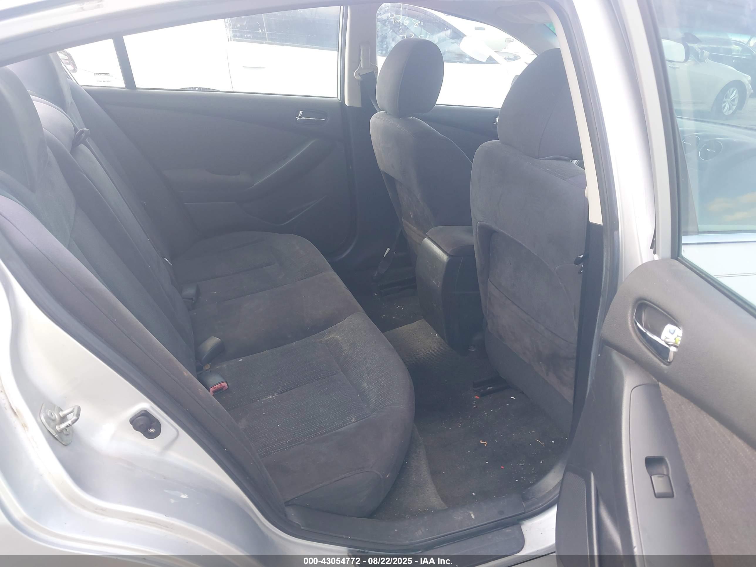 NISSAN ALTIMA image 8