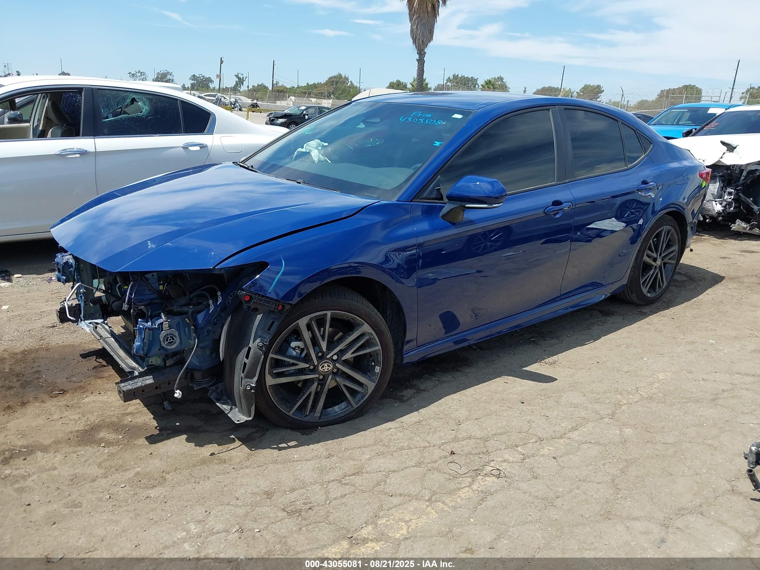 TOYOTA CAMRY image 2