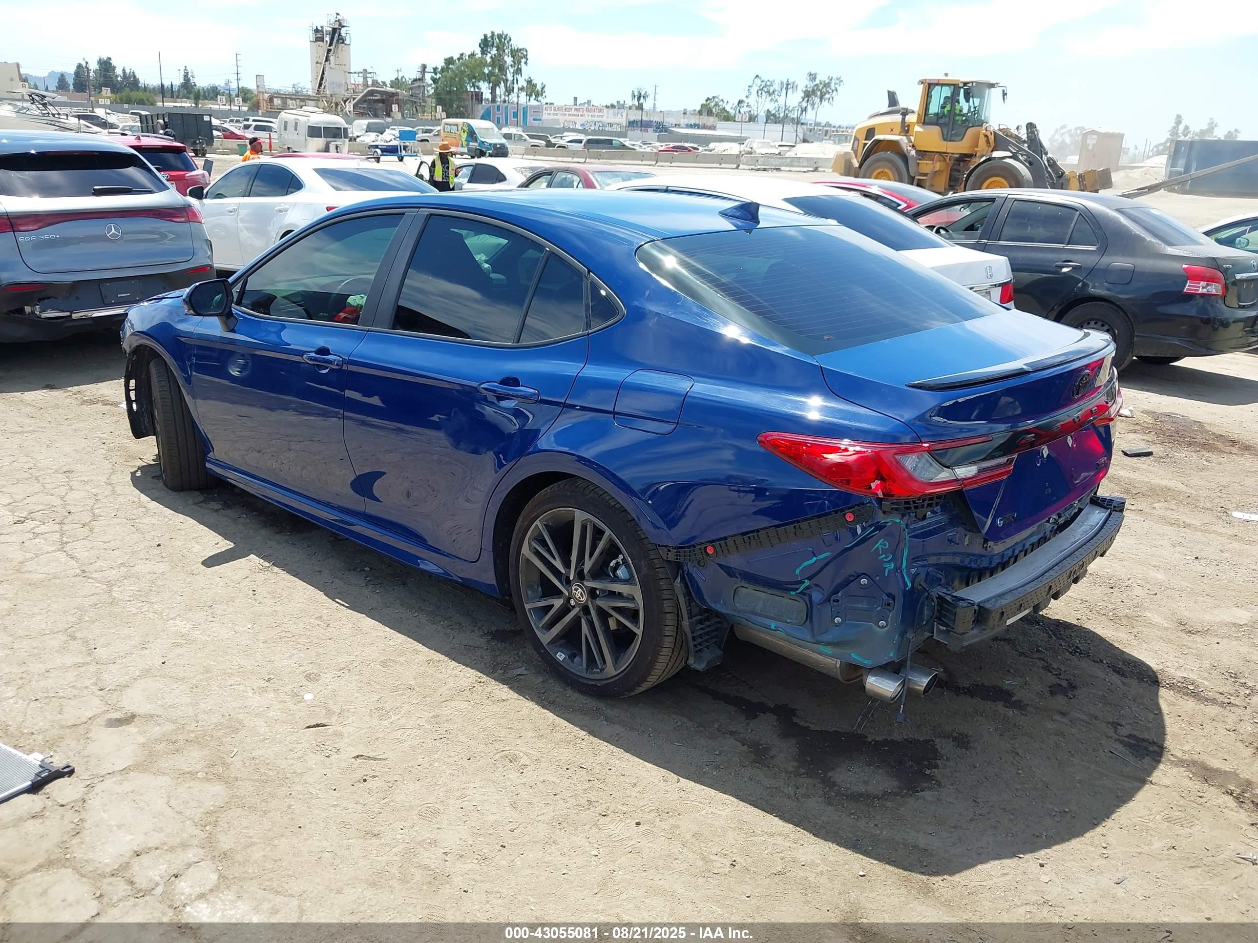TOYOTA CAMRY image 3