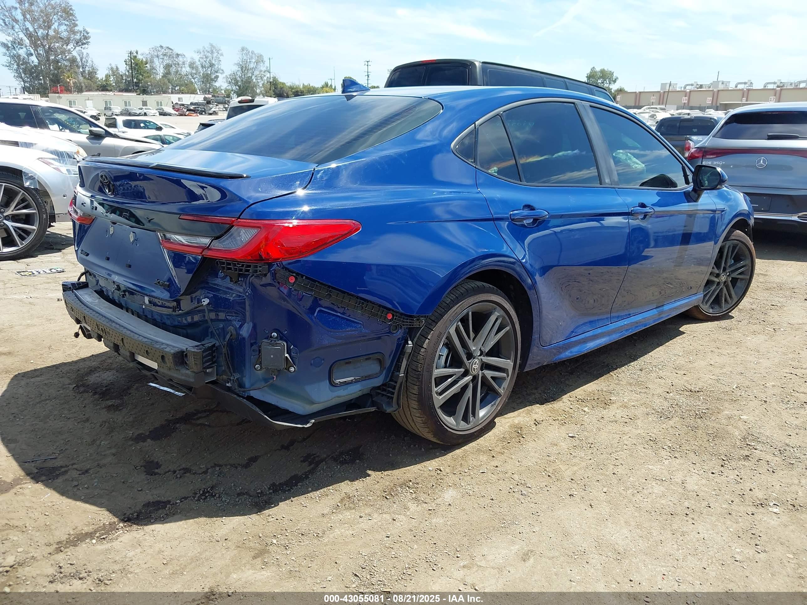 TOYOTA CAMRY image 4