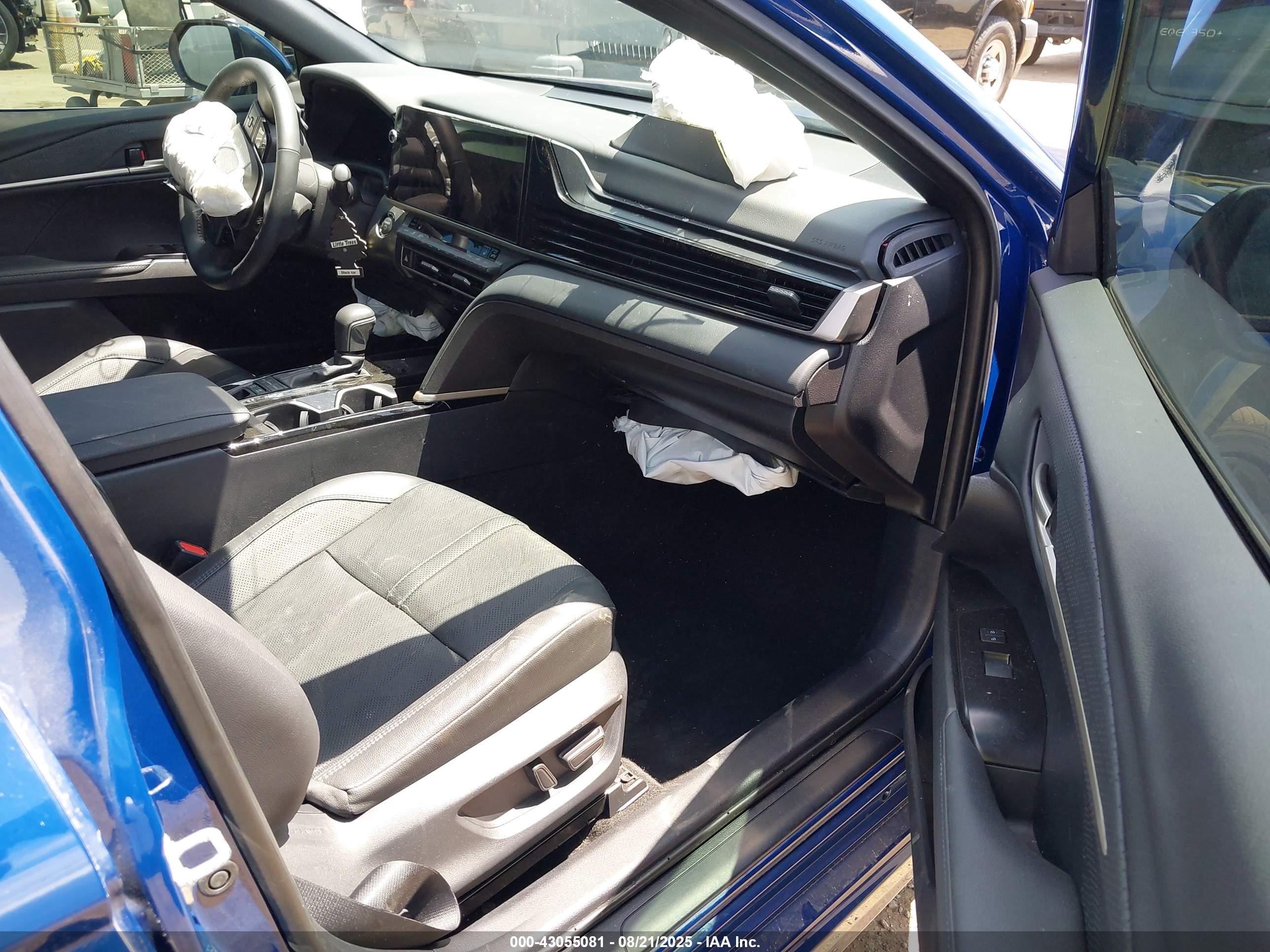 TOYOTA CAMRY image 5