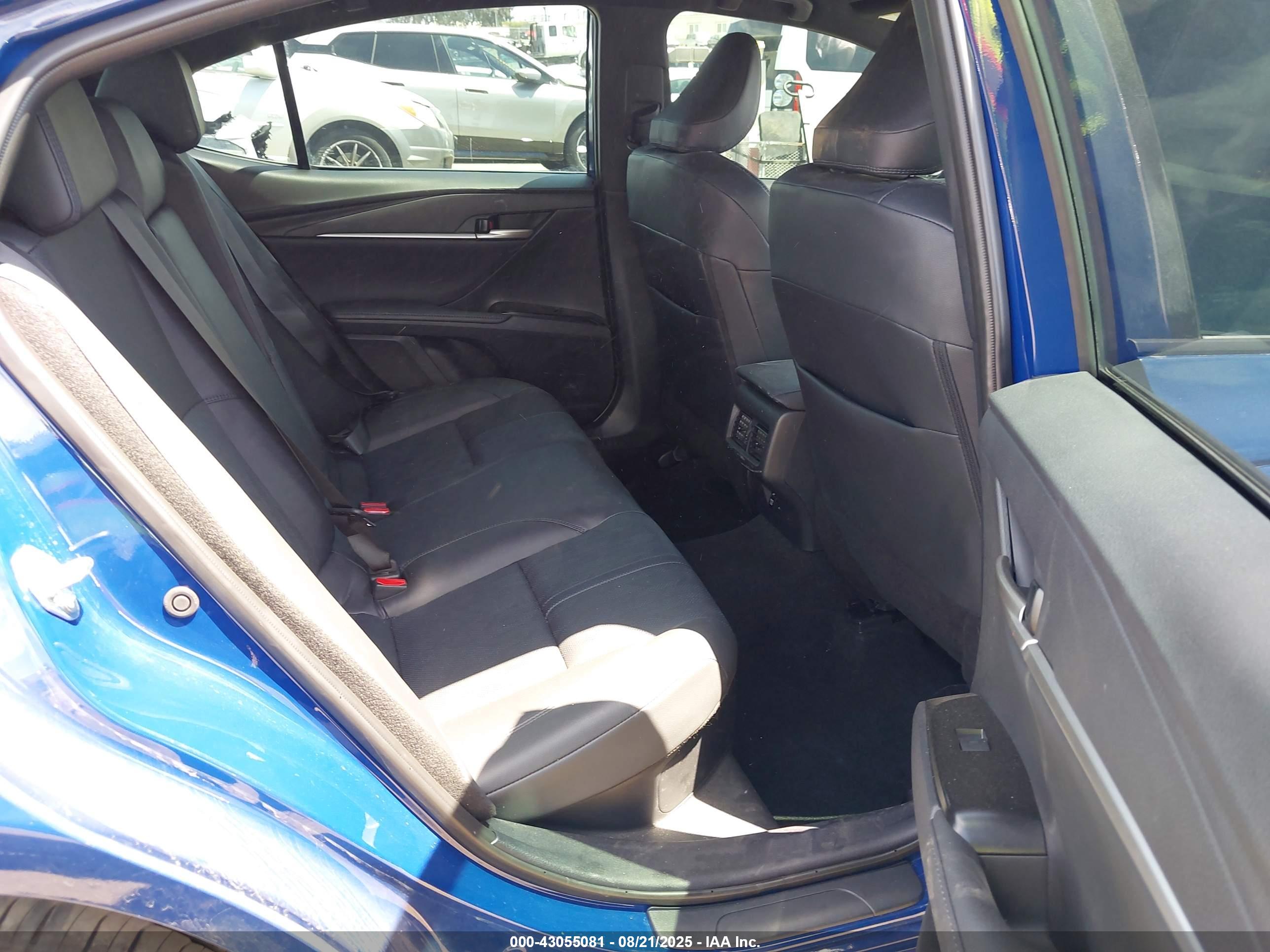 TOYOTA CAMRY image 8