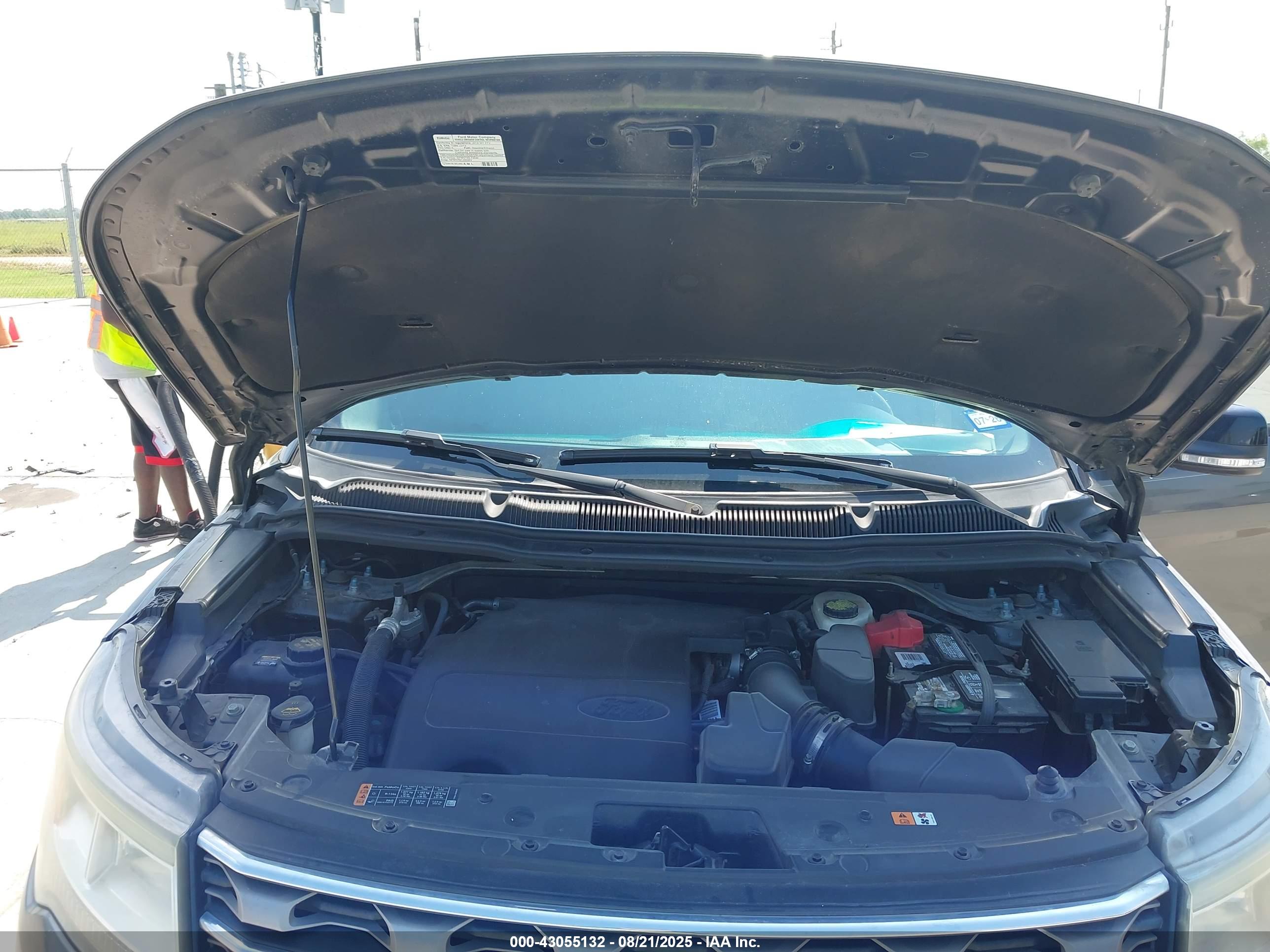 FORD EXPLORER image 10