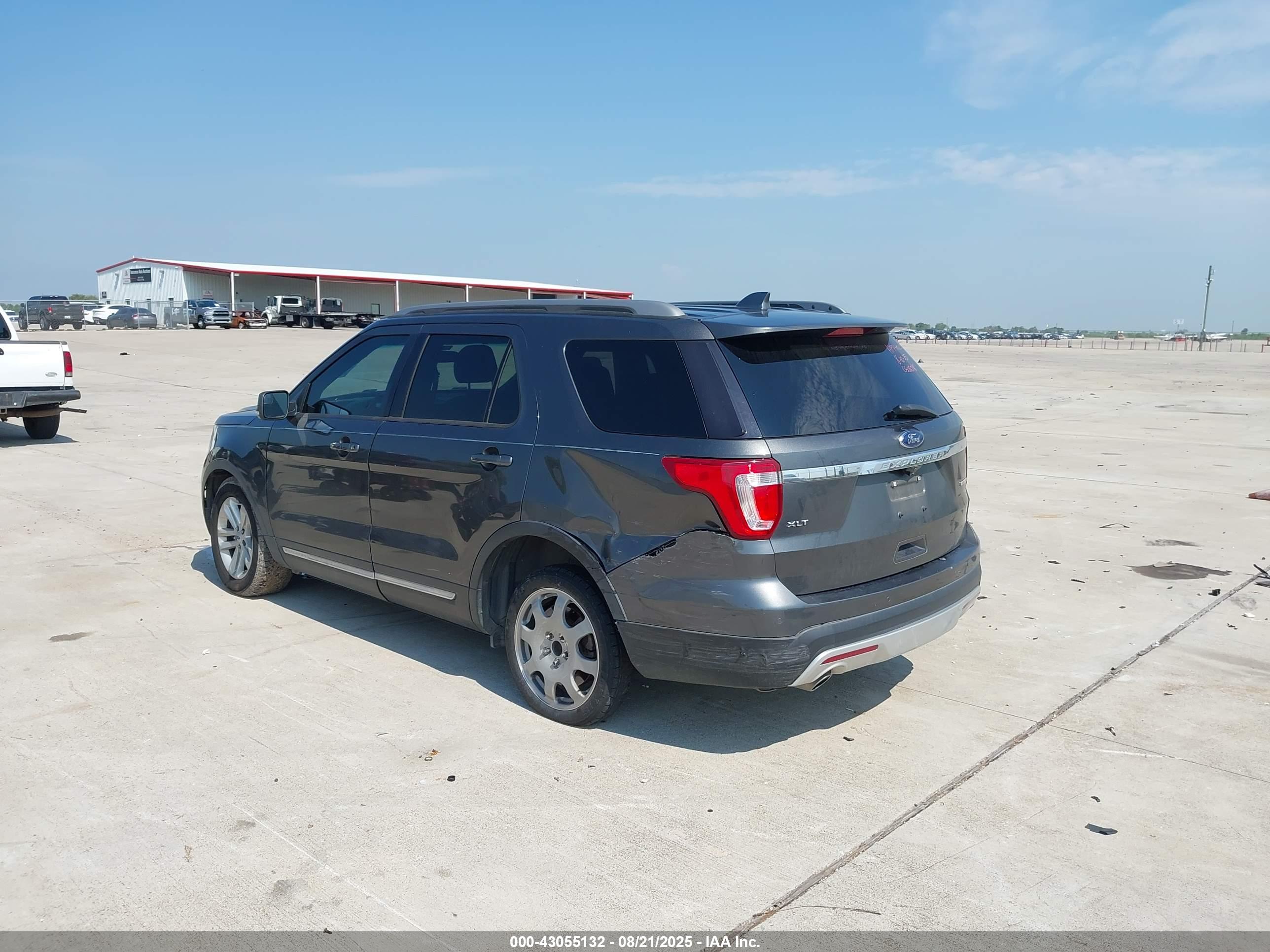FORD EXPLORER image 3
