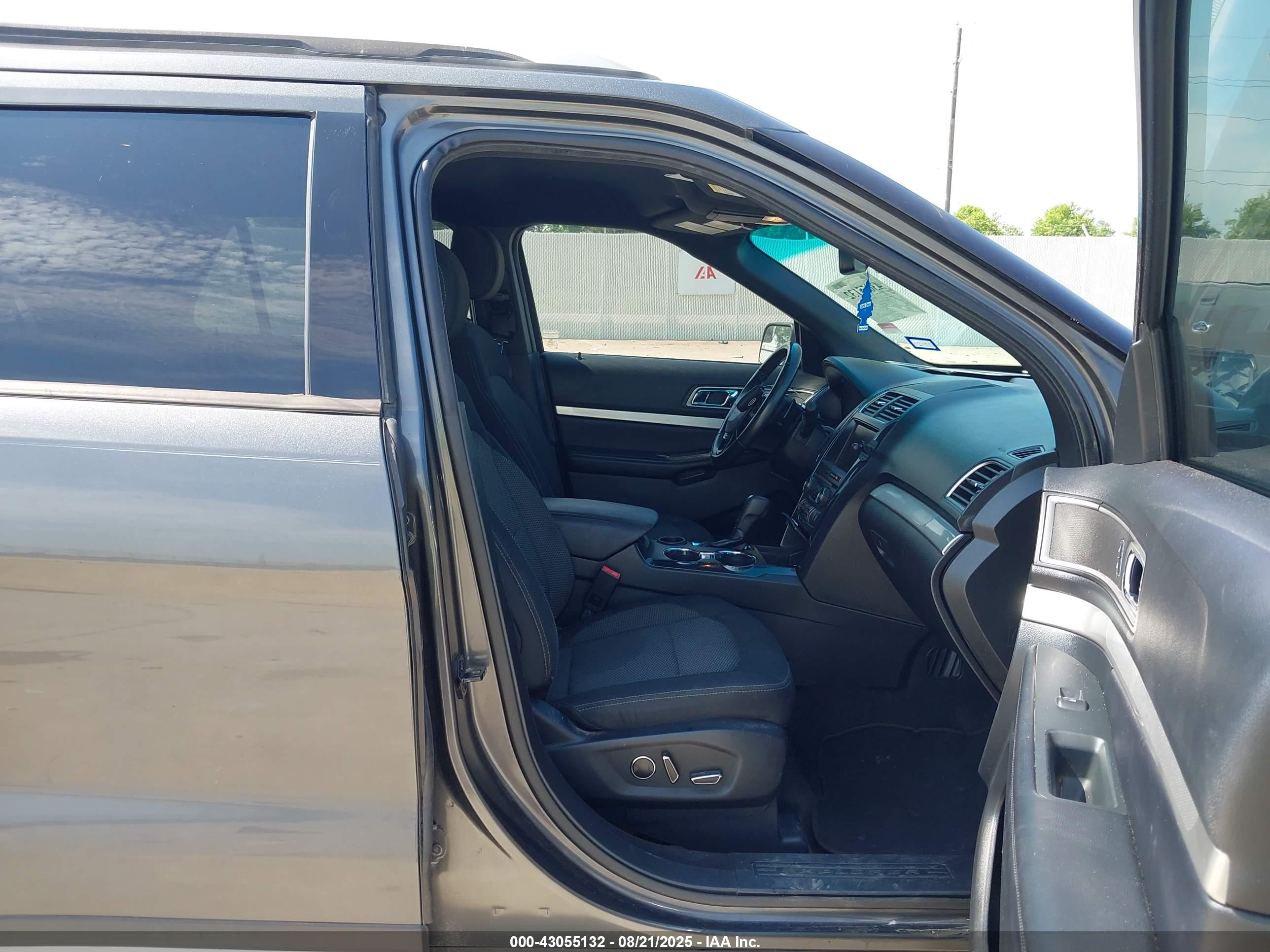 FORD EXPLORER image 5