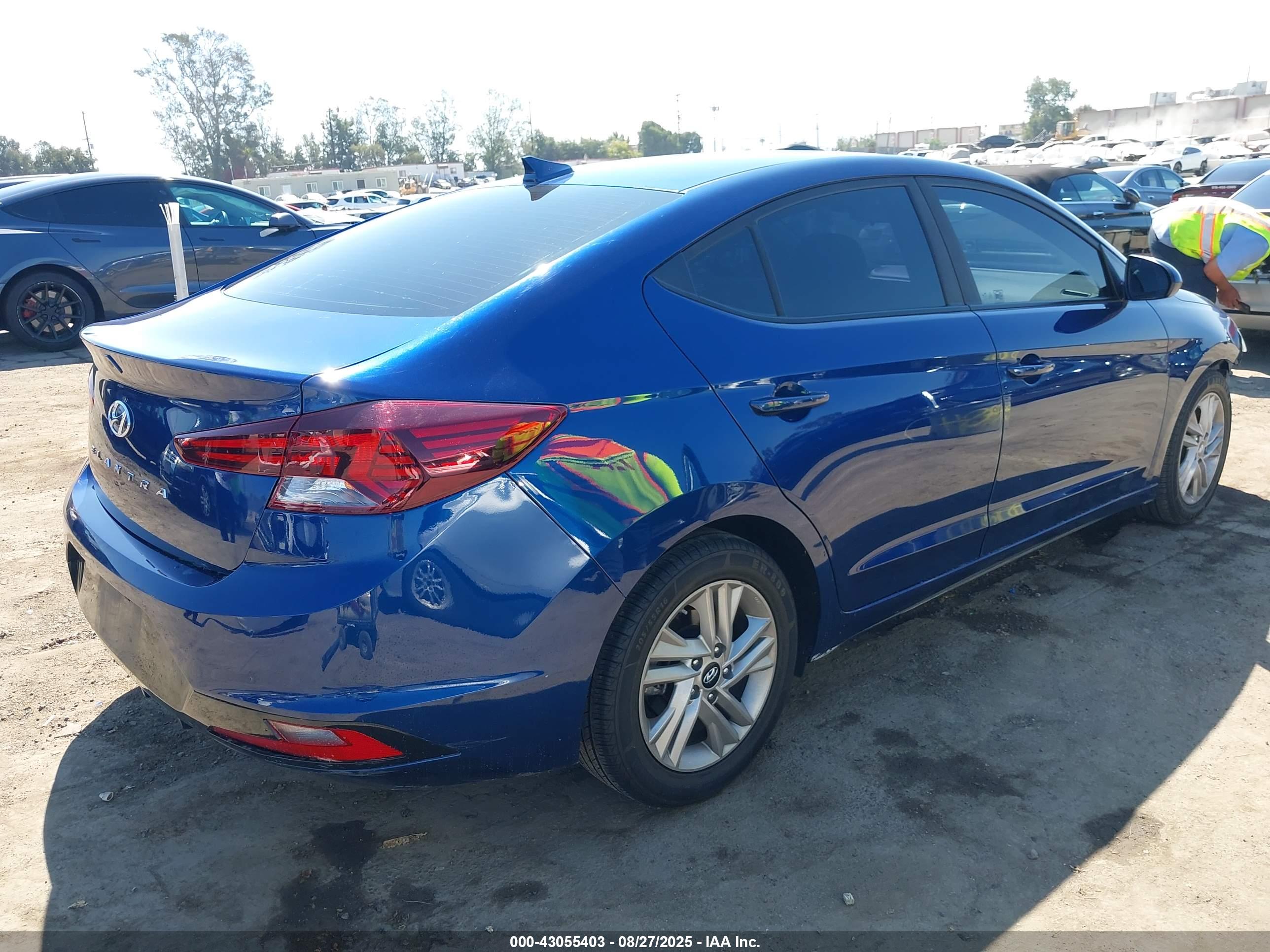 HYUNDAI ELANTRA image 4
