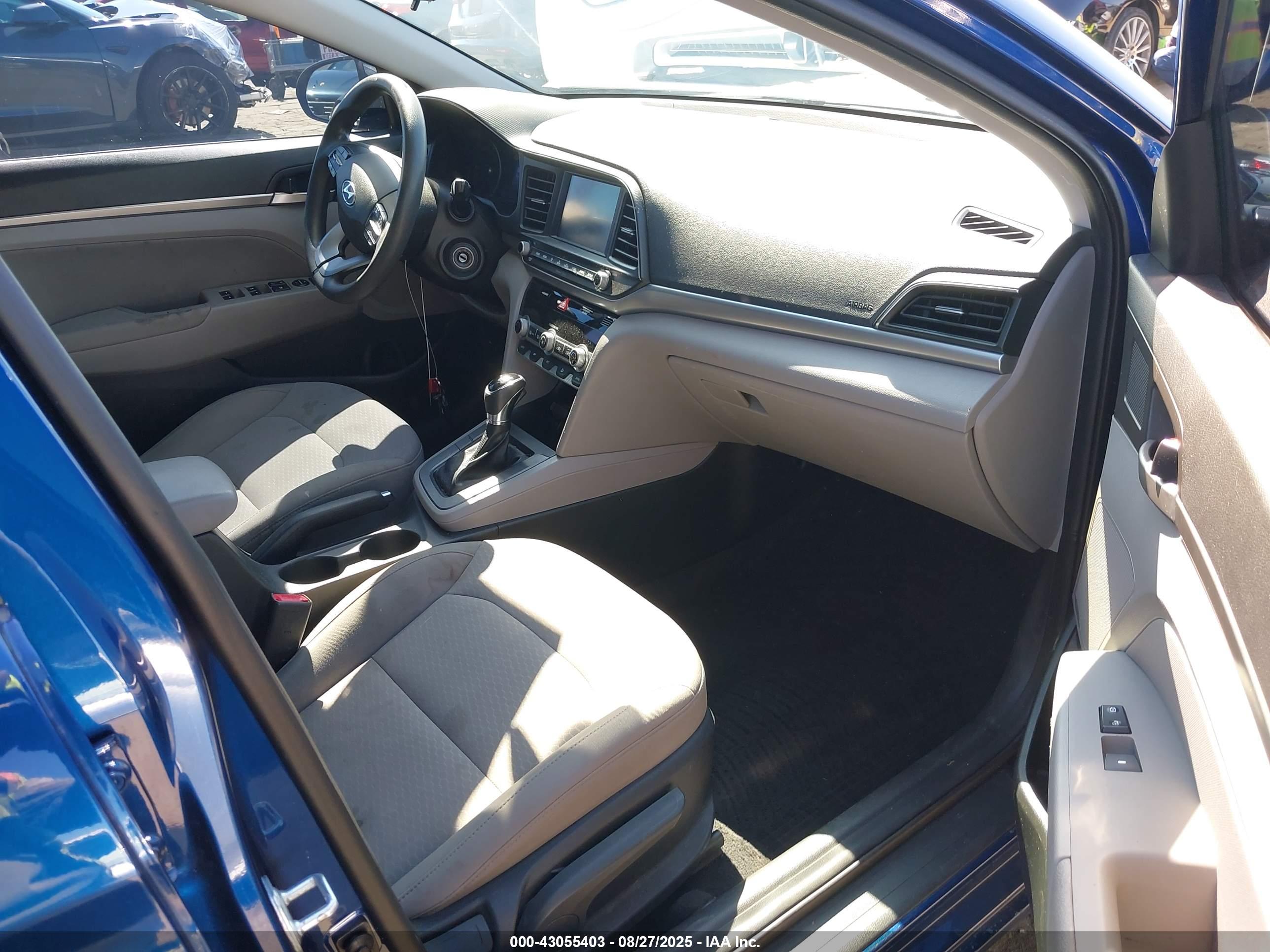 HYUNDAI ELANTRA image 5