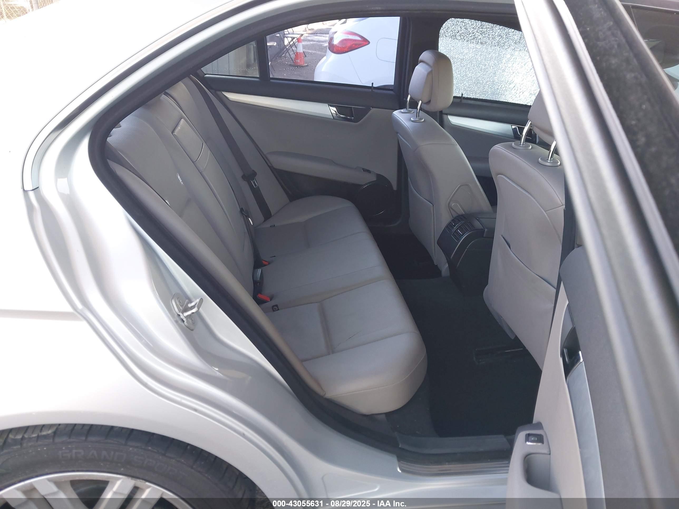 MERCEDES-BENZ C image 8