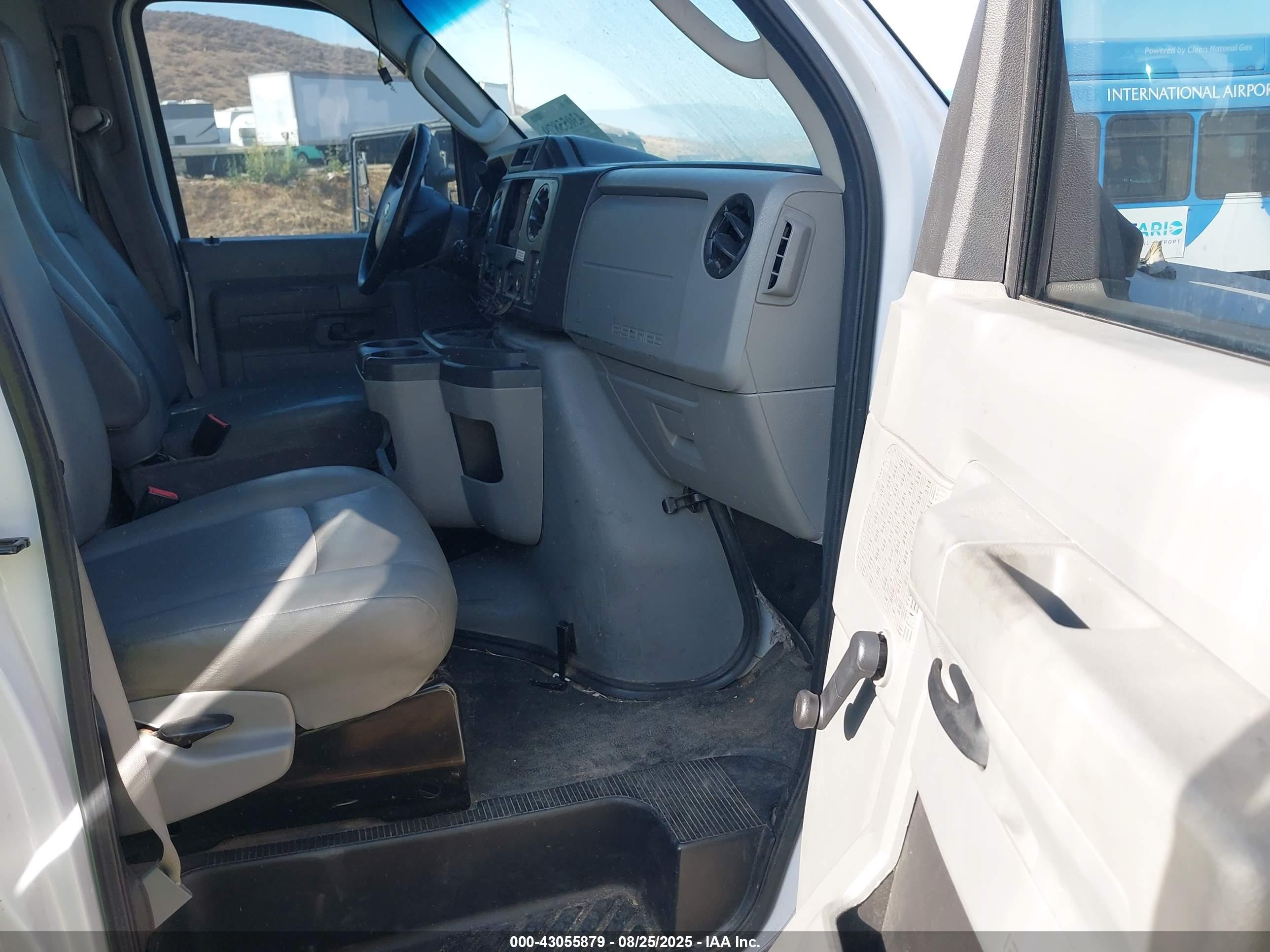 FORD E-350 image 8