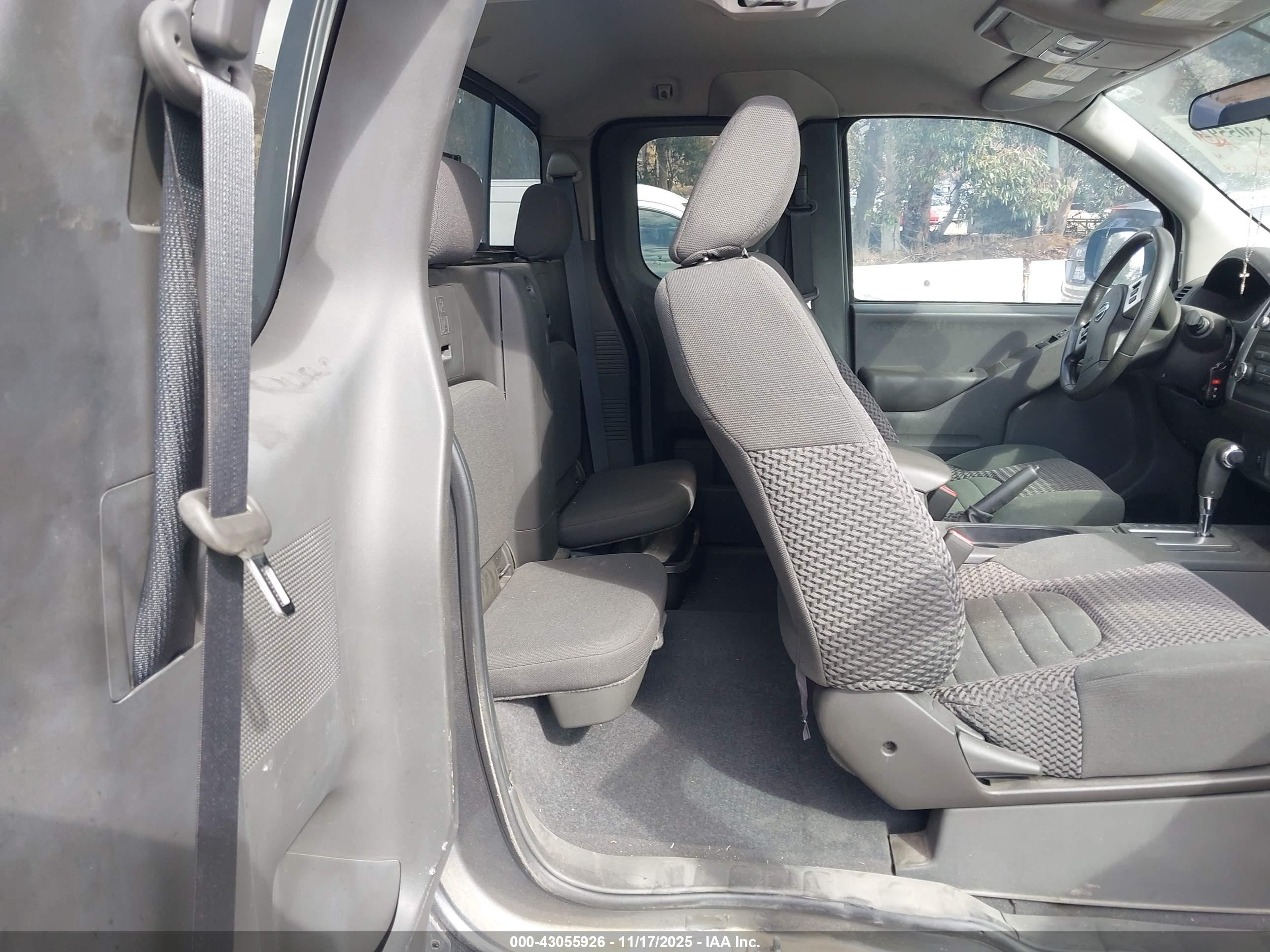 NISSAN FRONTIER image 8