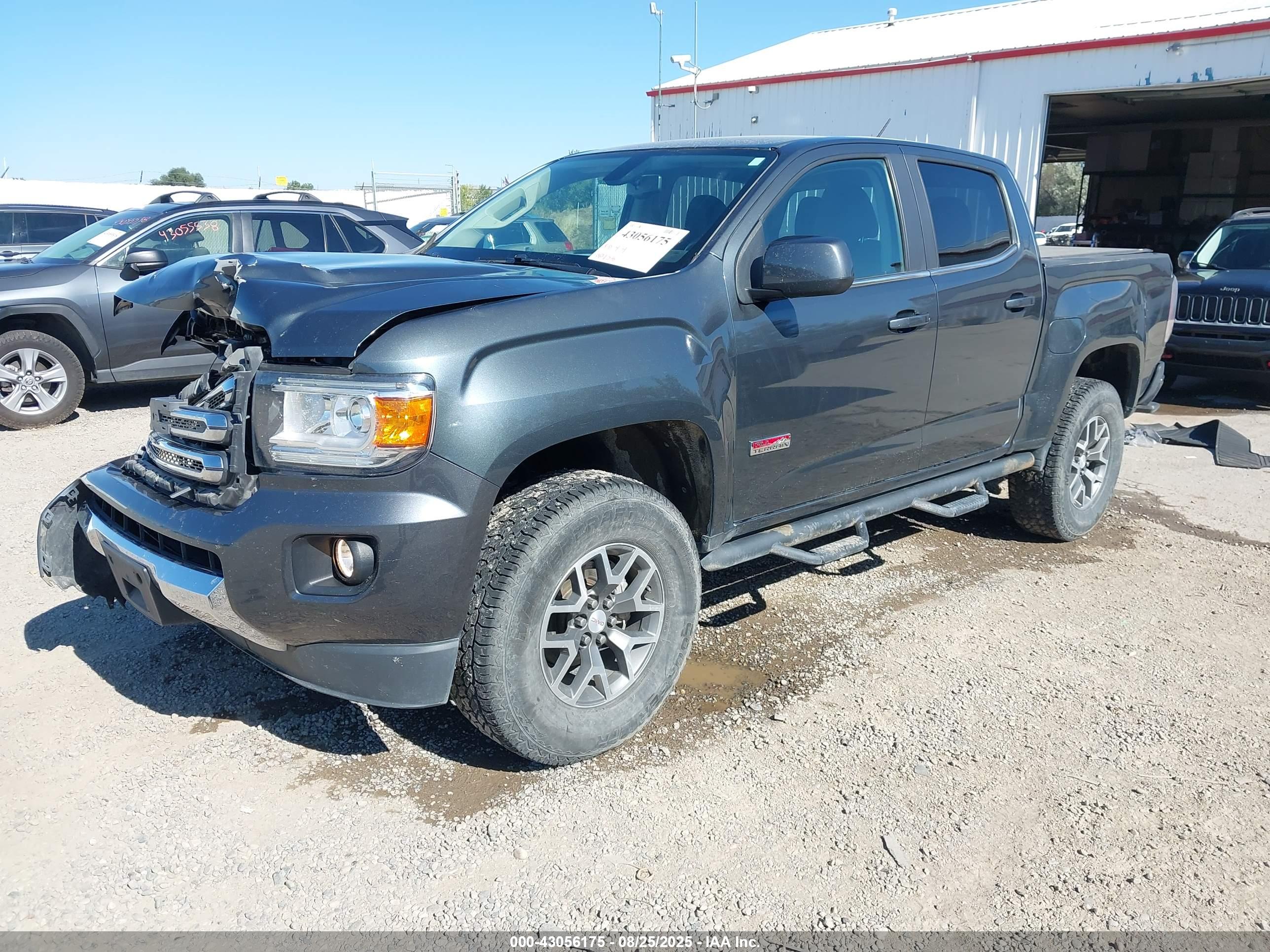 GMC CANYON image 2