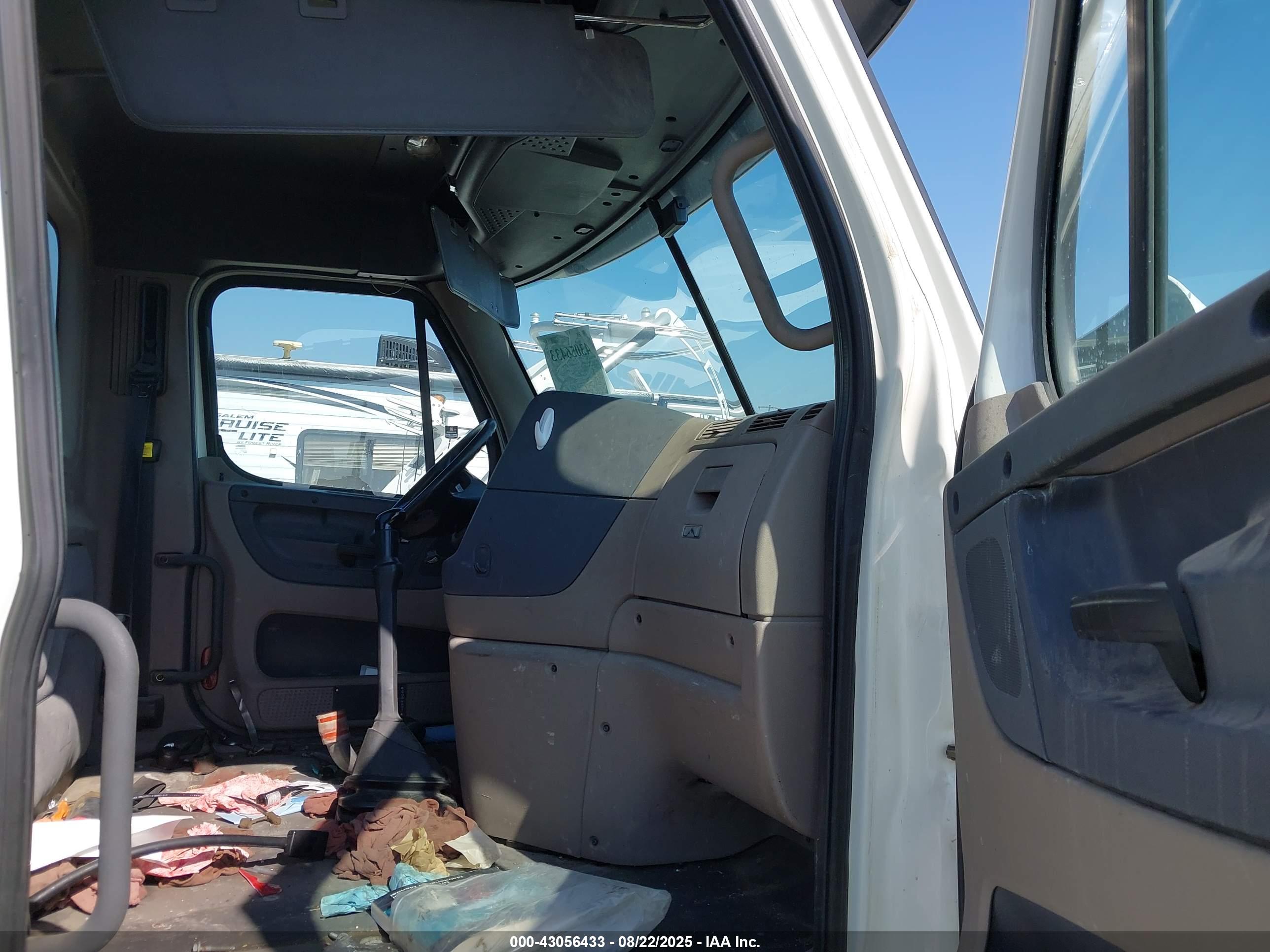 FREIGHTLINER CASCADIA image 8