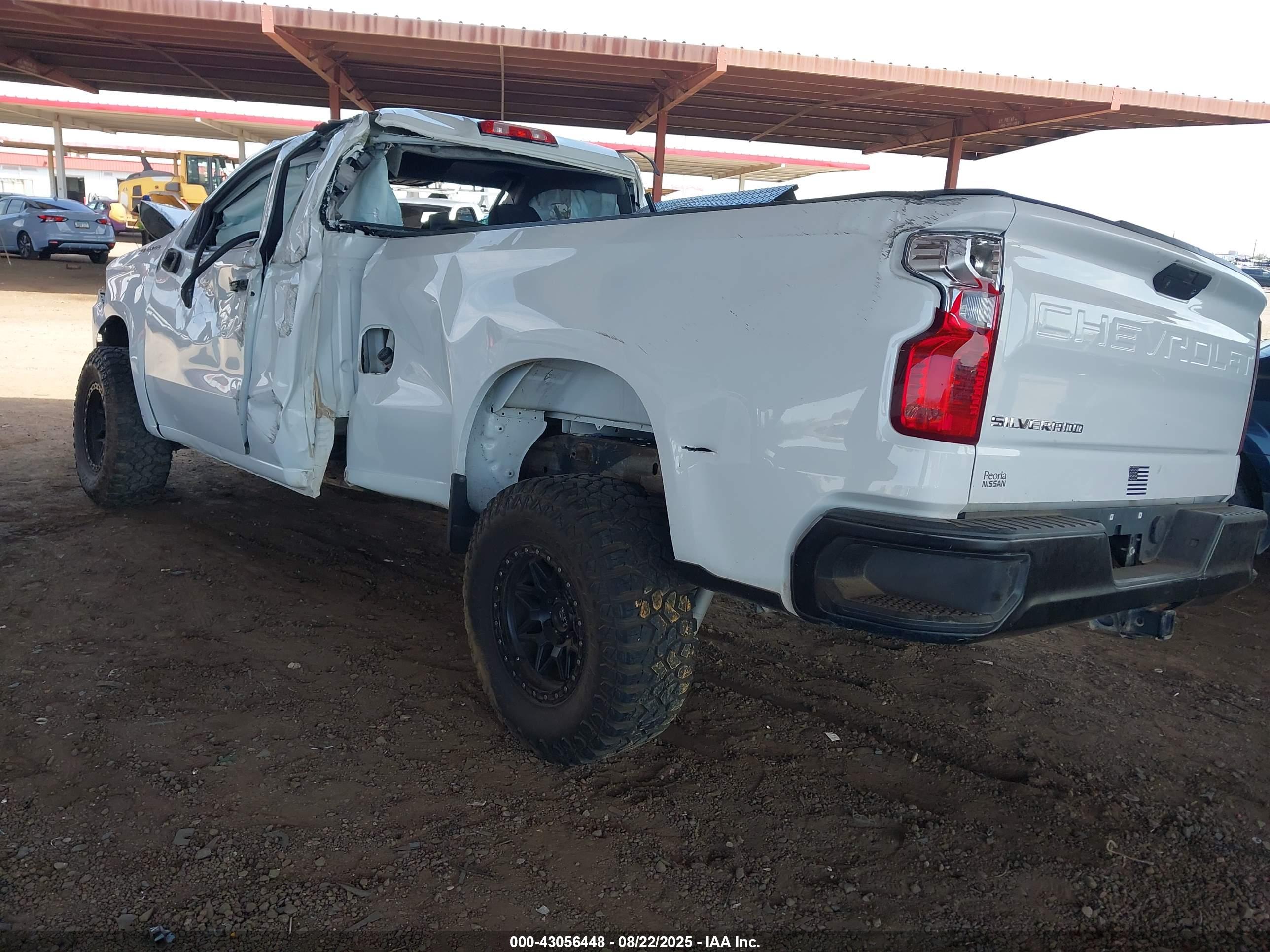 CHEVROLET SILVERADO image 3