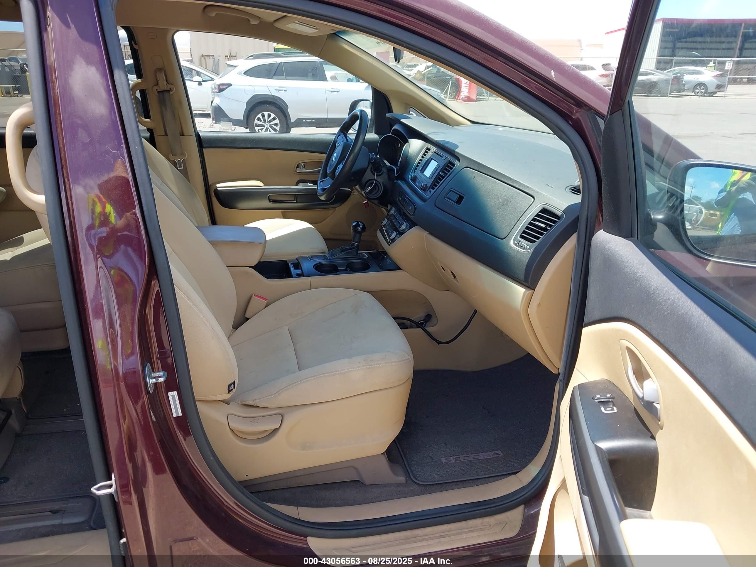 KIA SEDONA image 5